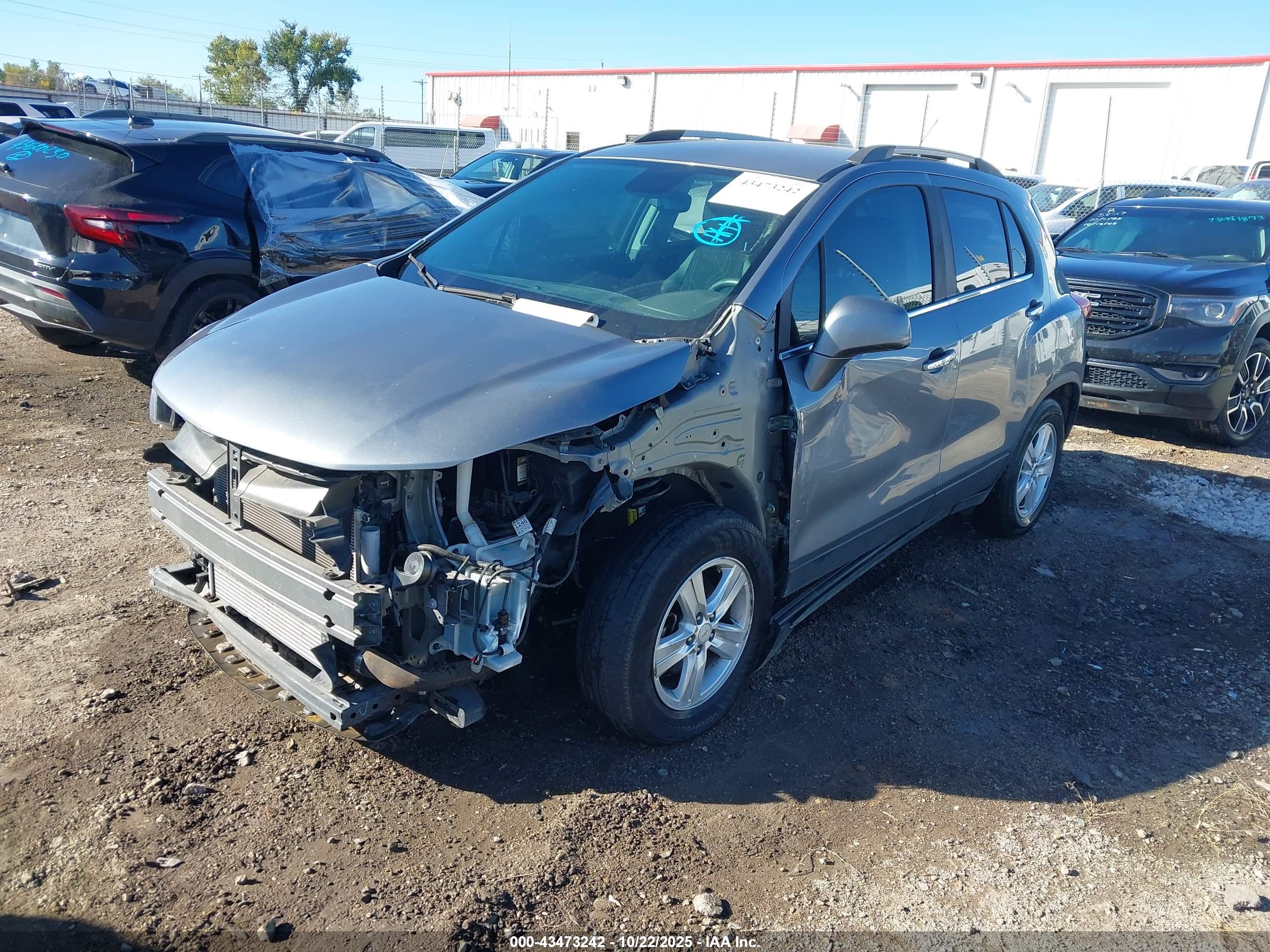 CHEVROLET TRAX image 2