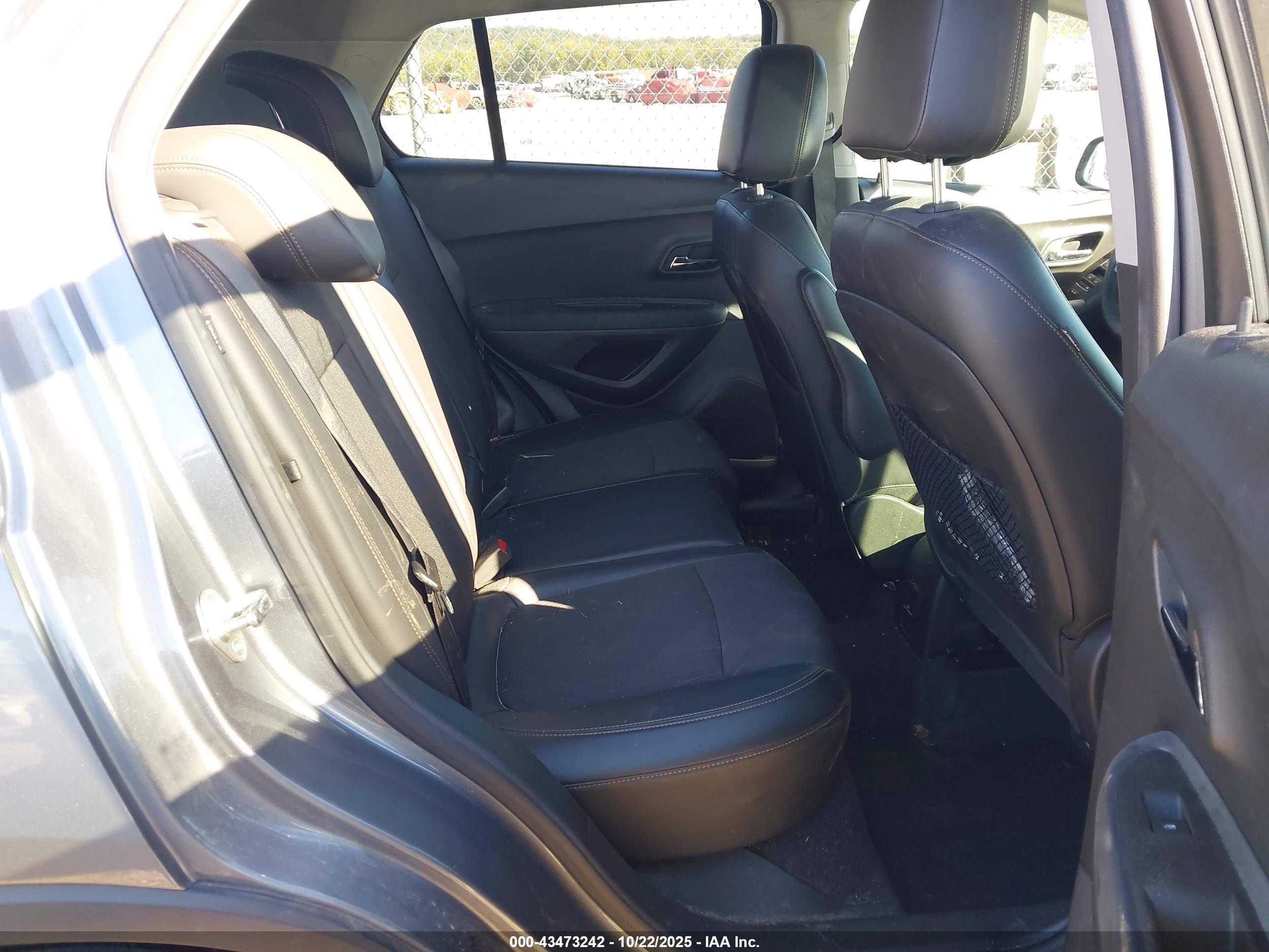 CHEVROLET TRAX image 8