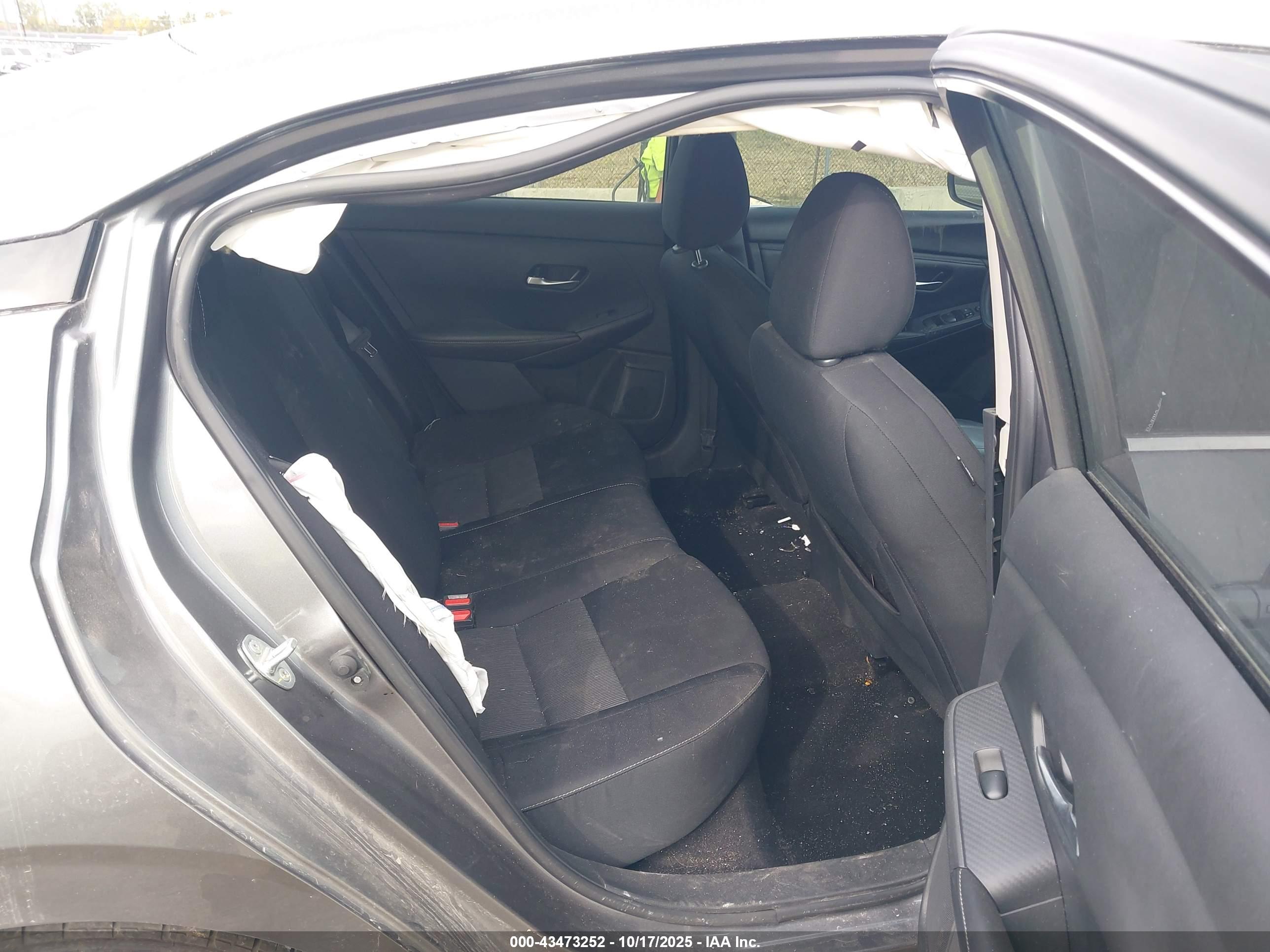 NISSAN SENTRA image 8