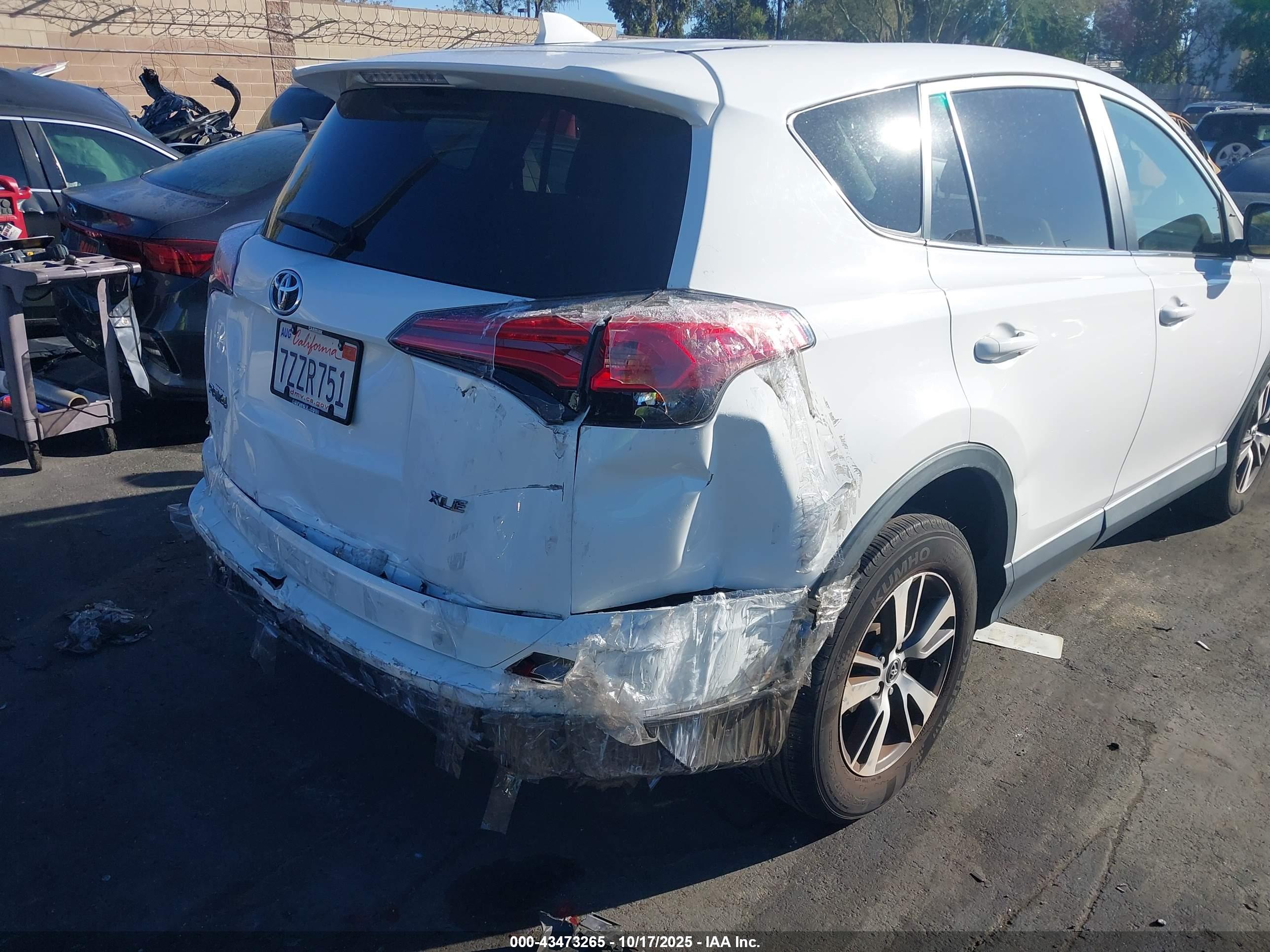 TOYOTA RAV4 image 6