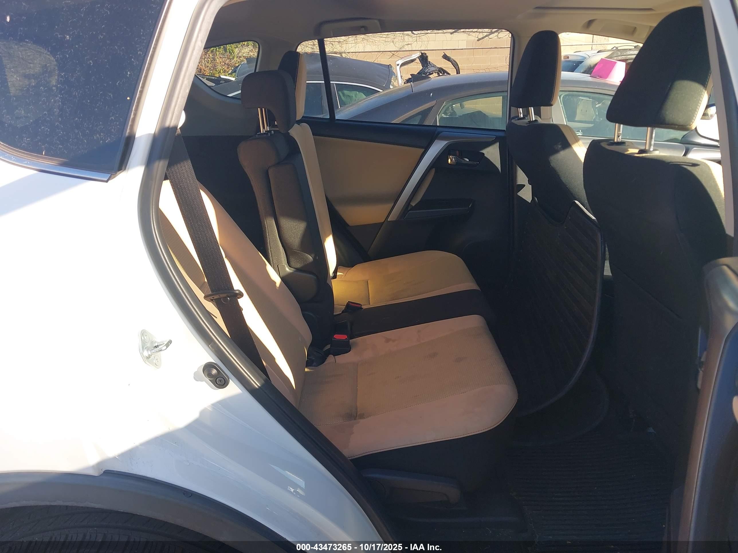 TOYOTA RAV4 image 8