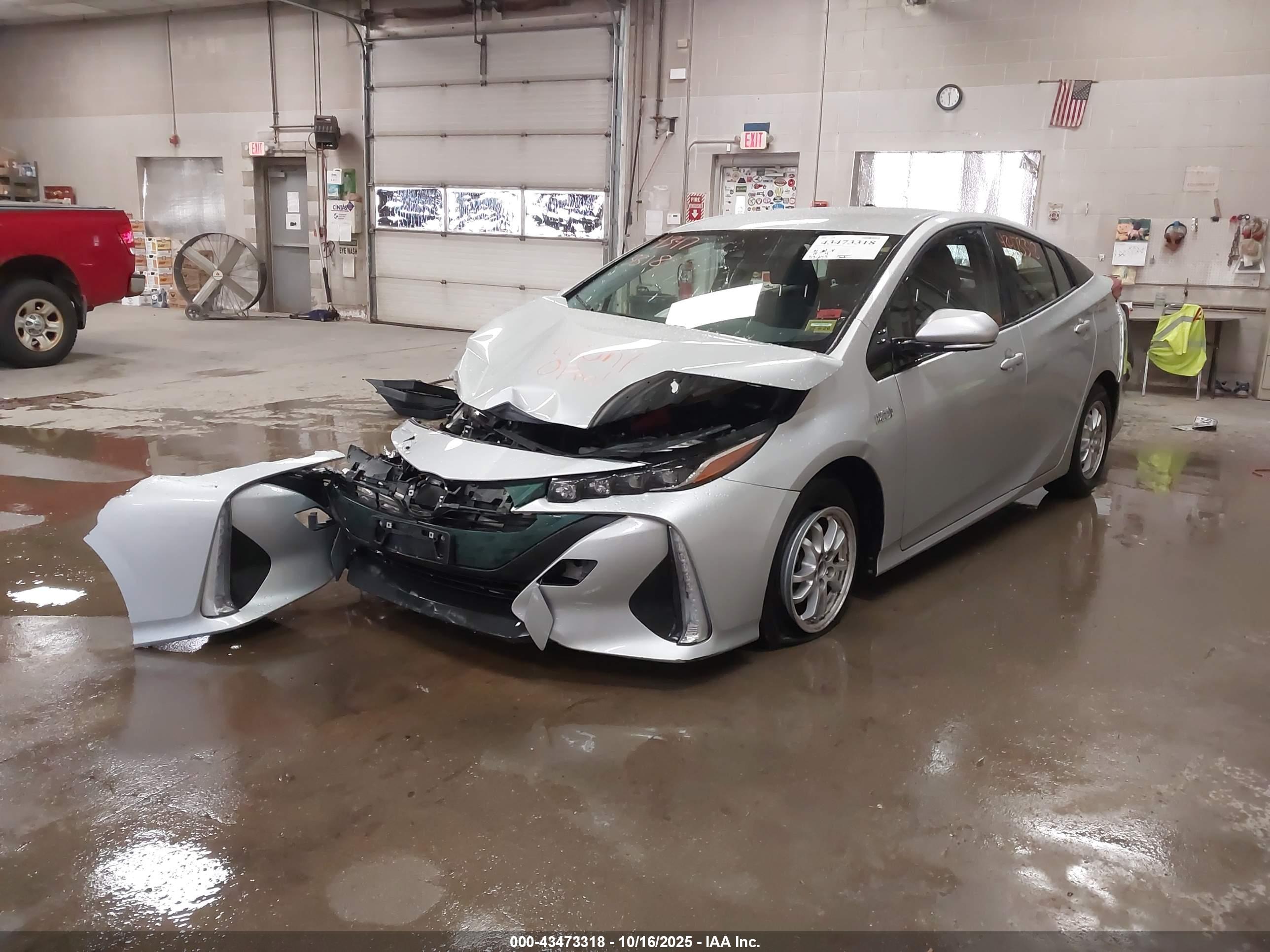 TOYOTA PRIUS image 2