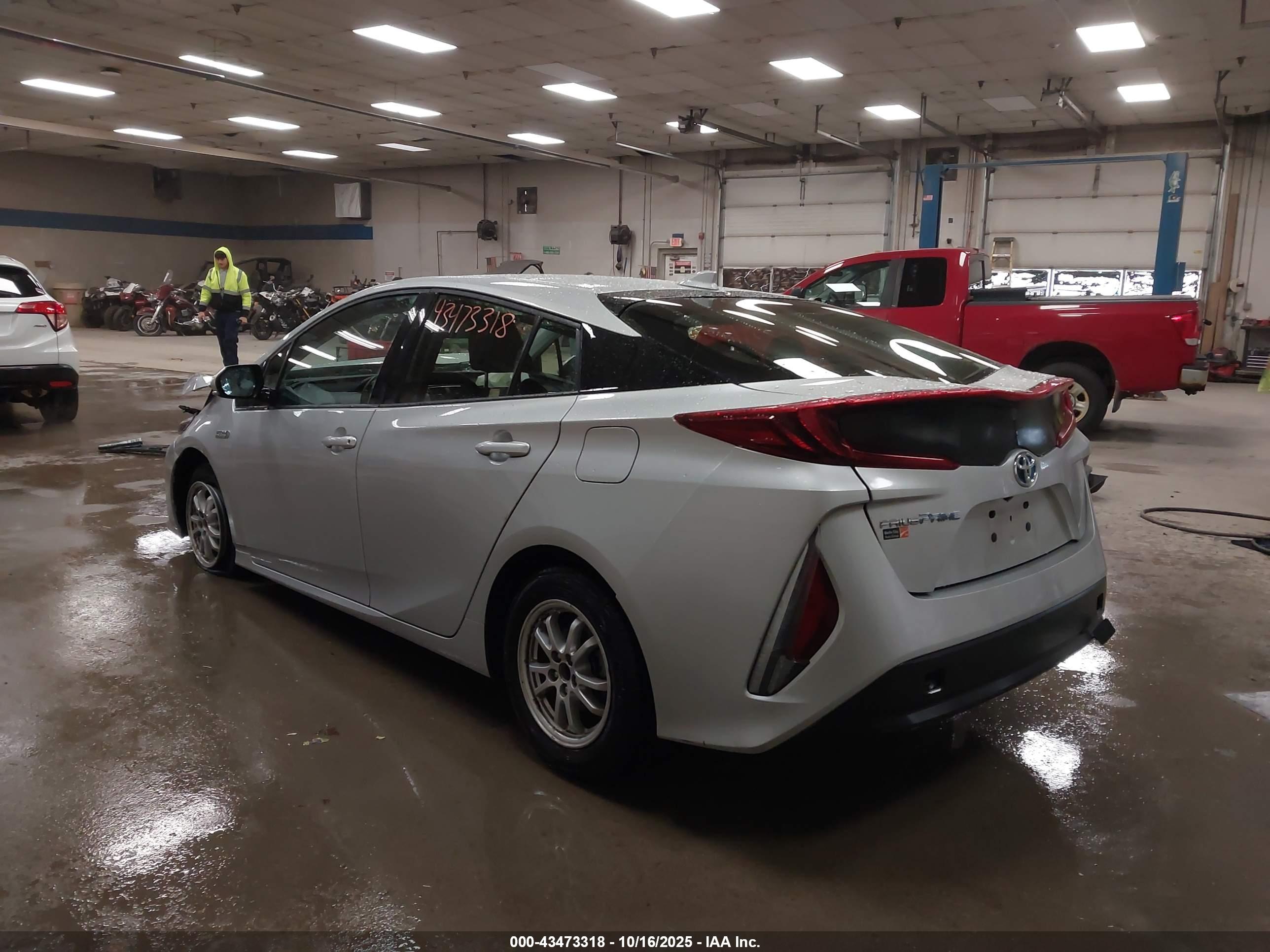TOYOTA PRIUS image 3