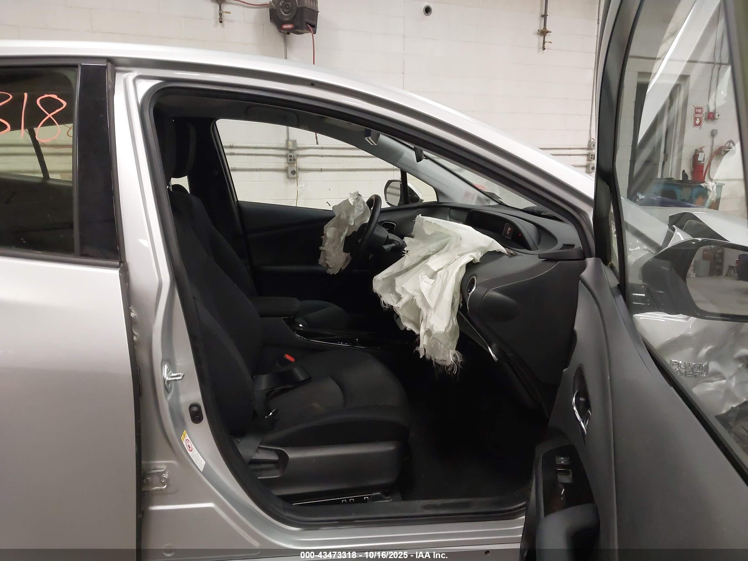 TOYOTA PRIUS image 5