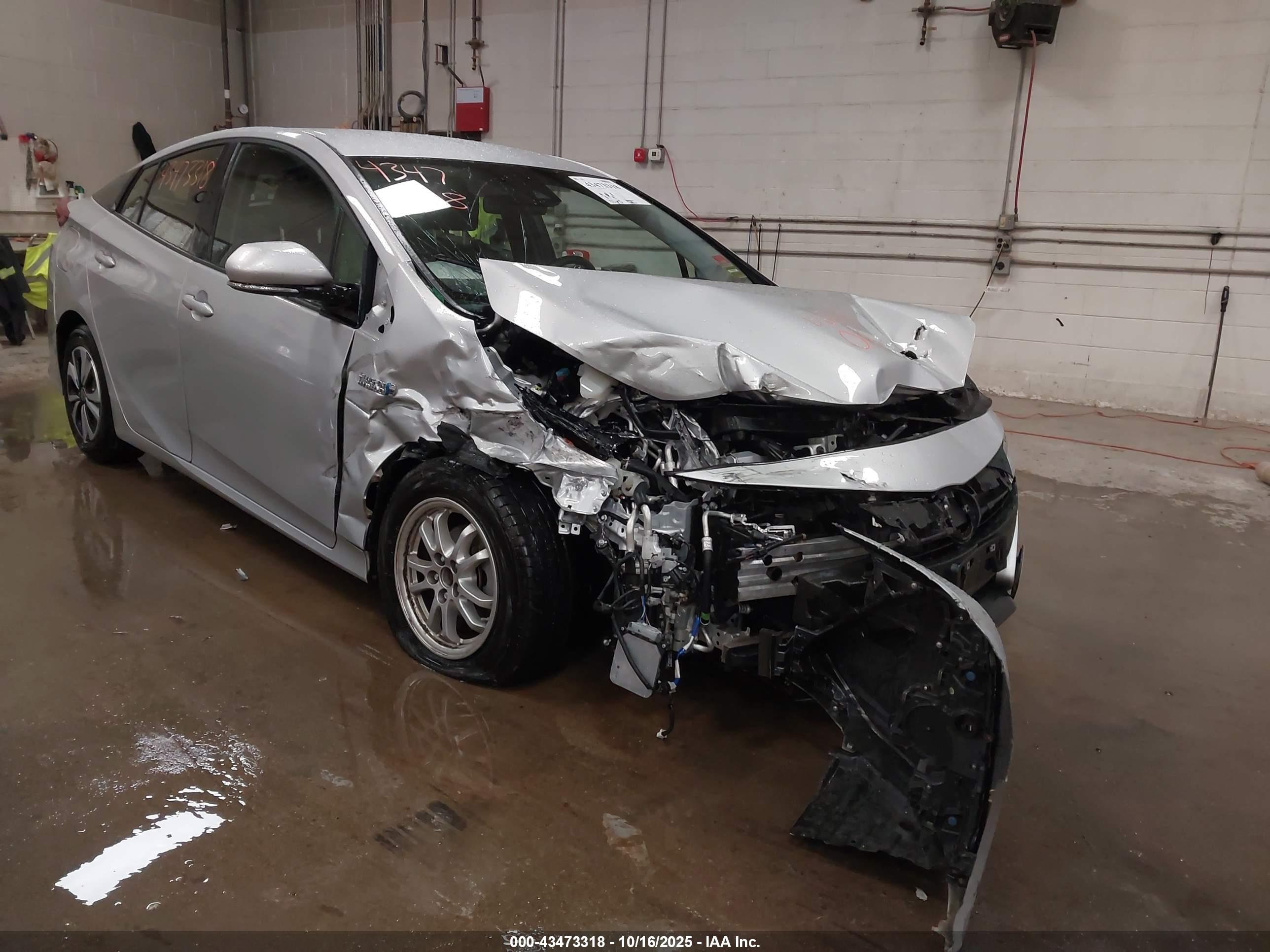 TOYOTA PRIUS image 6