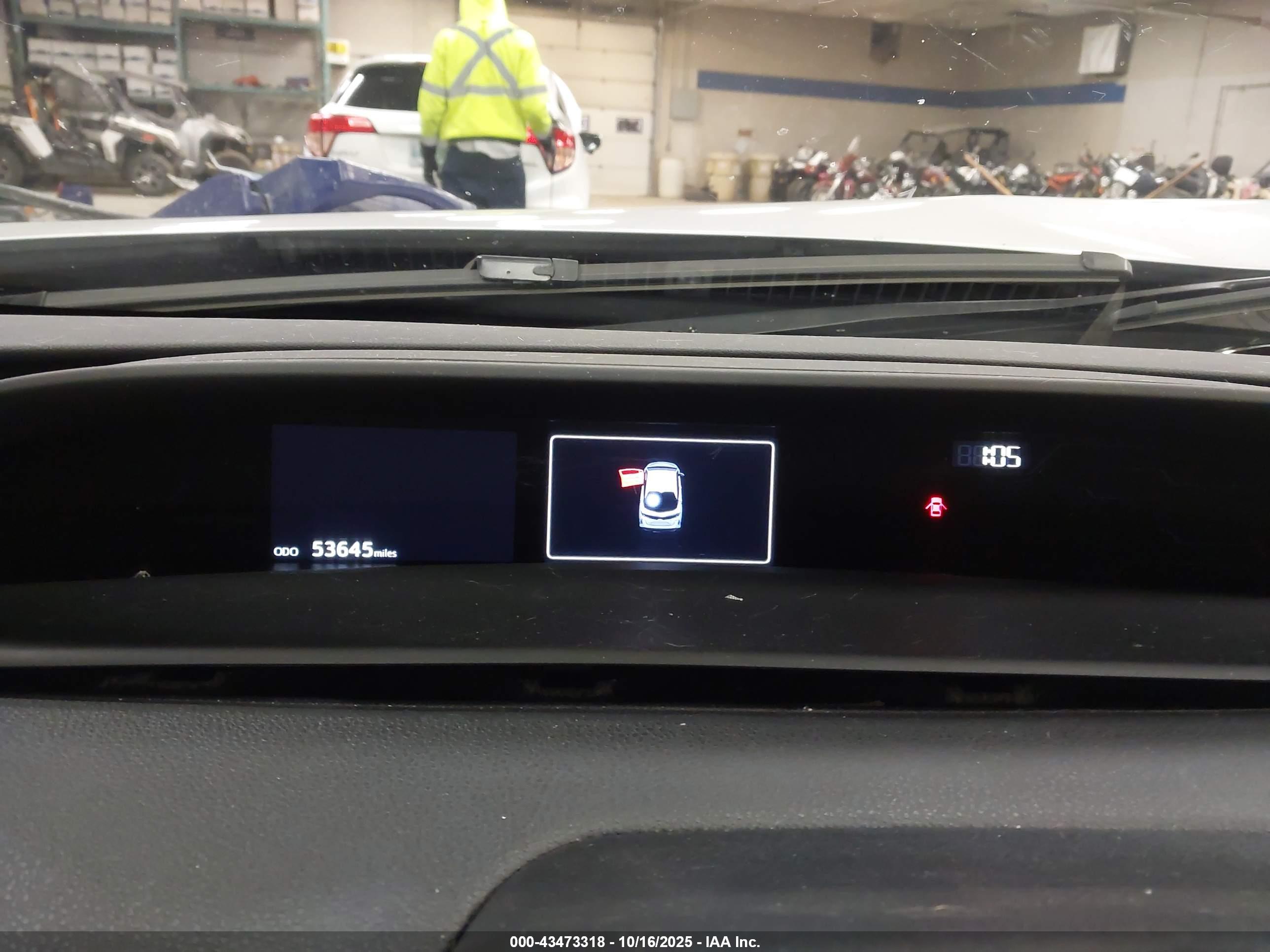 TOYOTA PRIUS image 7