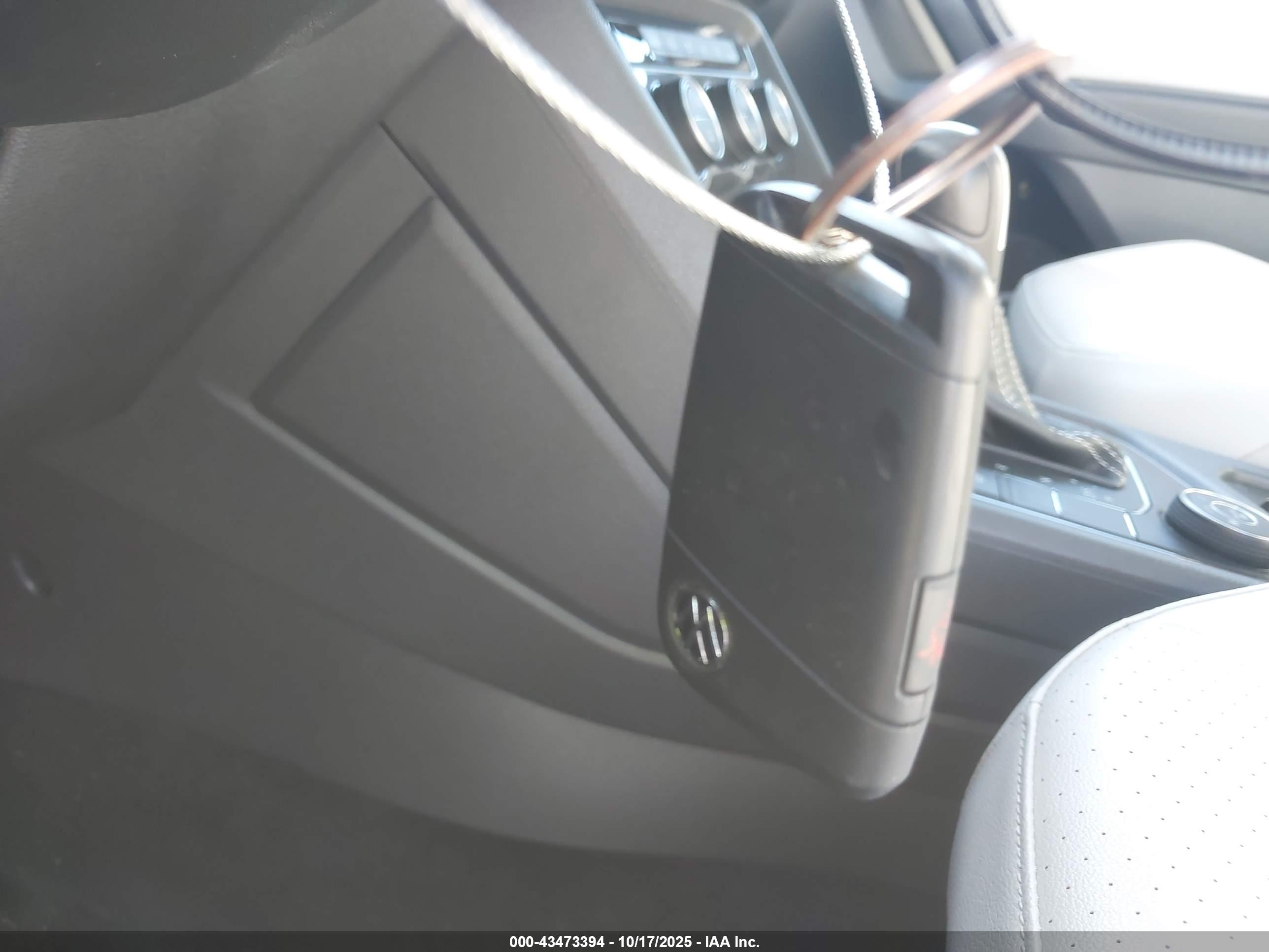 VOLKSWAGEN TIGUAN image 11