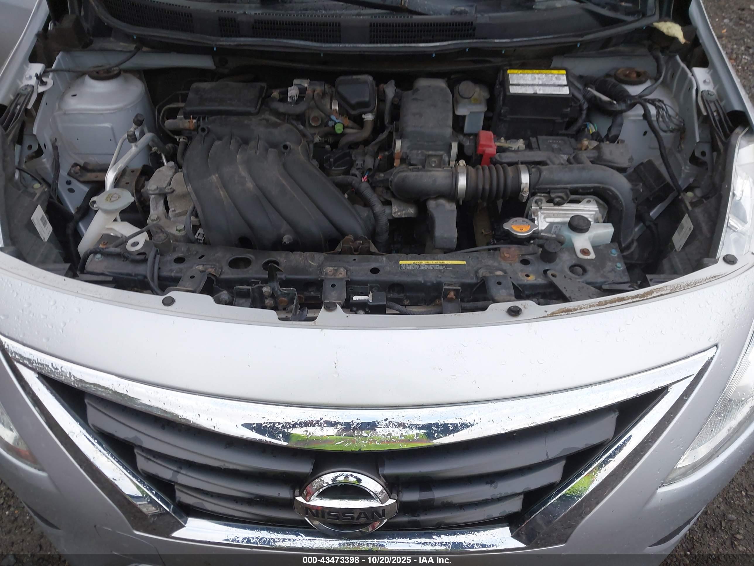 NISSAN VERSA image 10