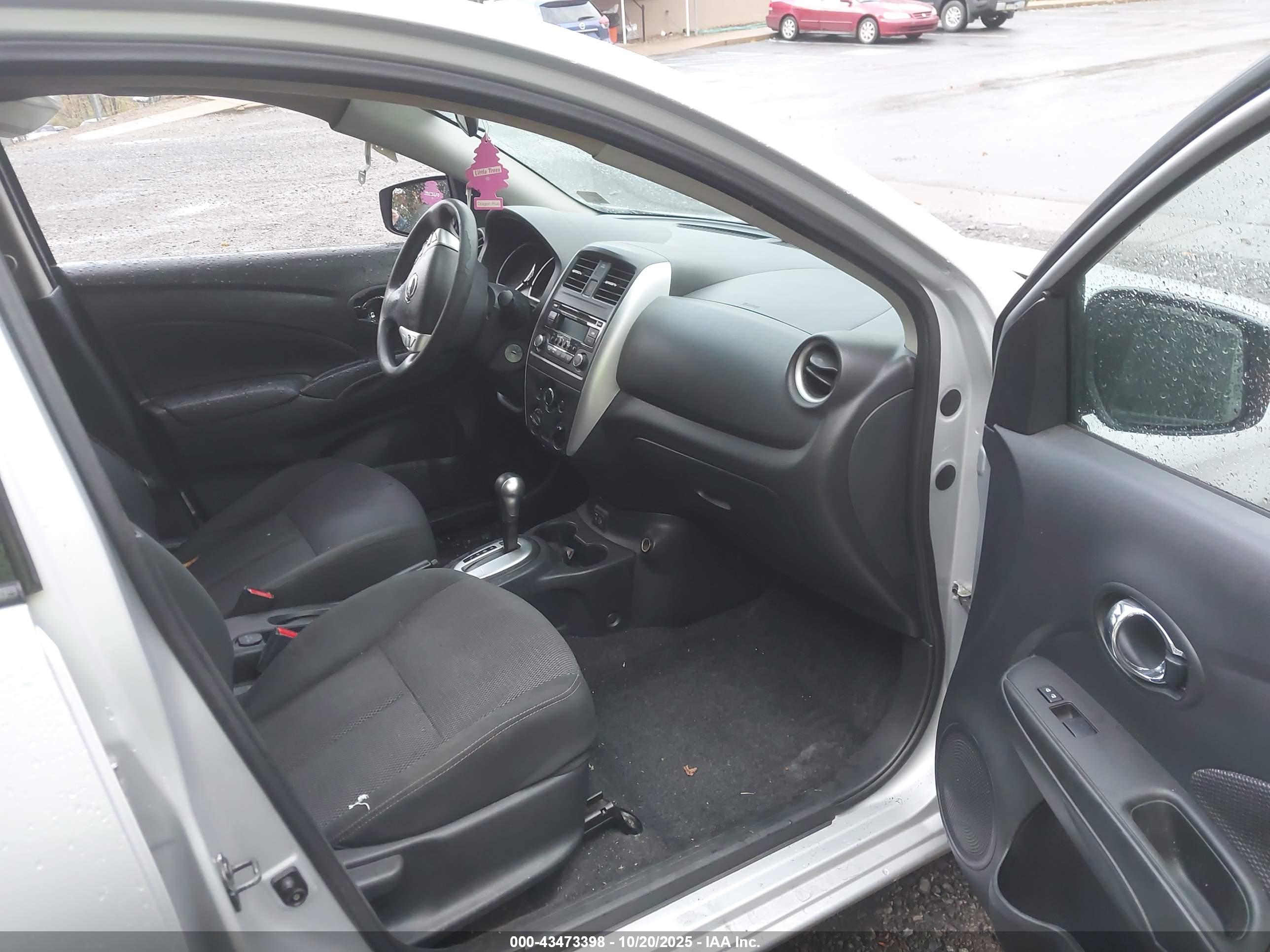 NISSAN VERSA image 5