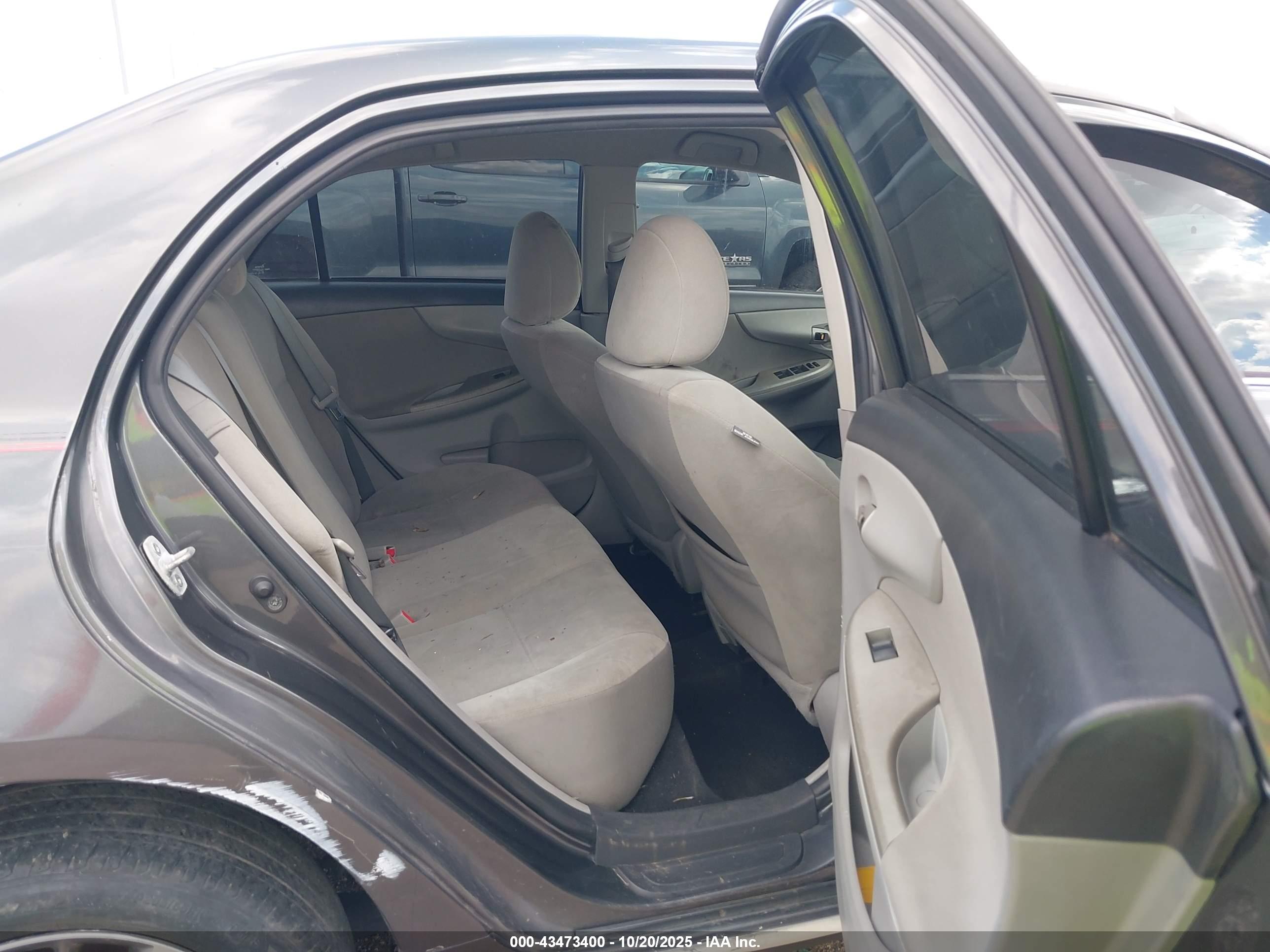TOYOTA COROLLA image 8
