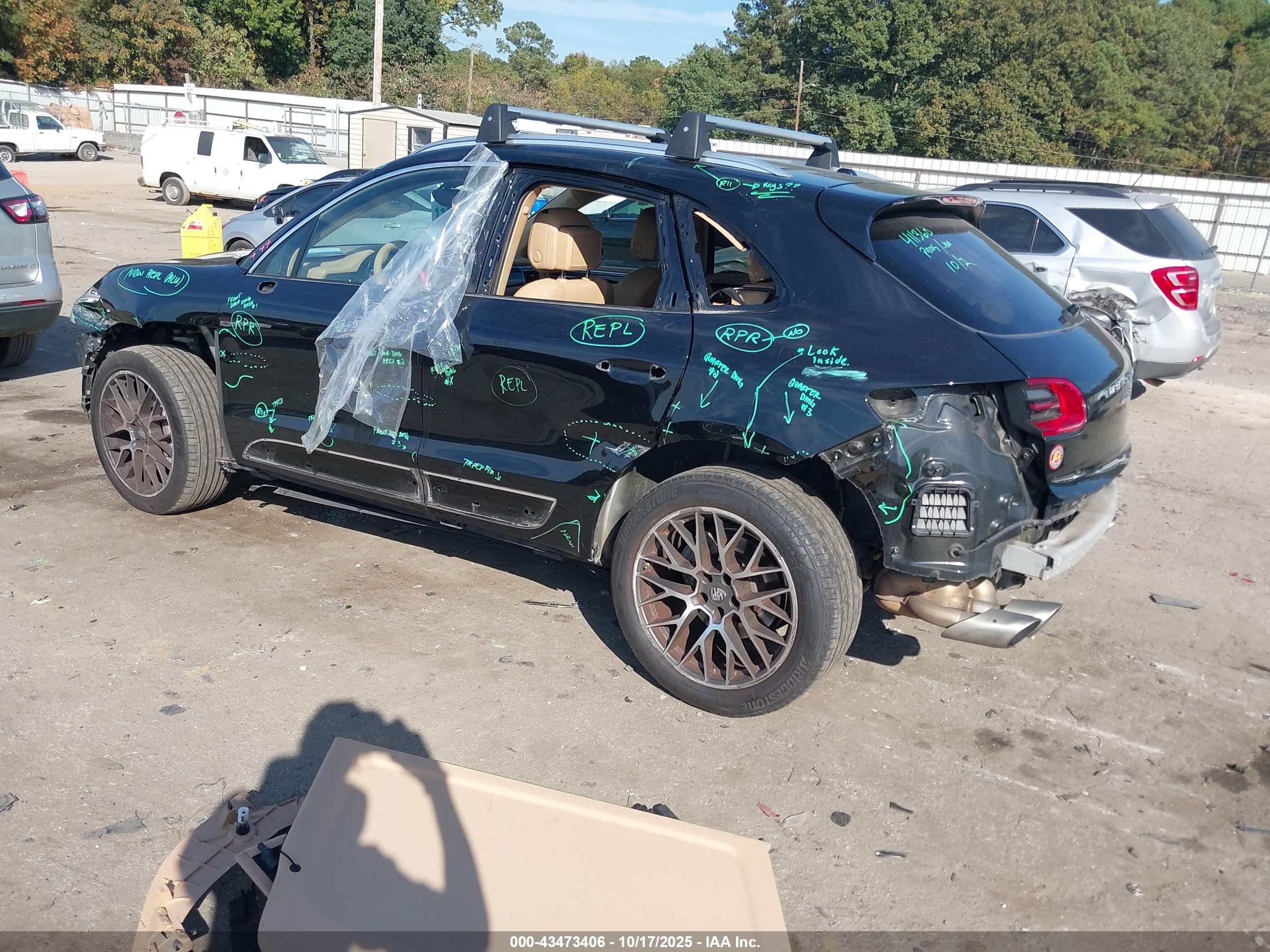 PORSCHE MACAN image 3