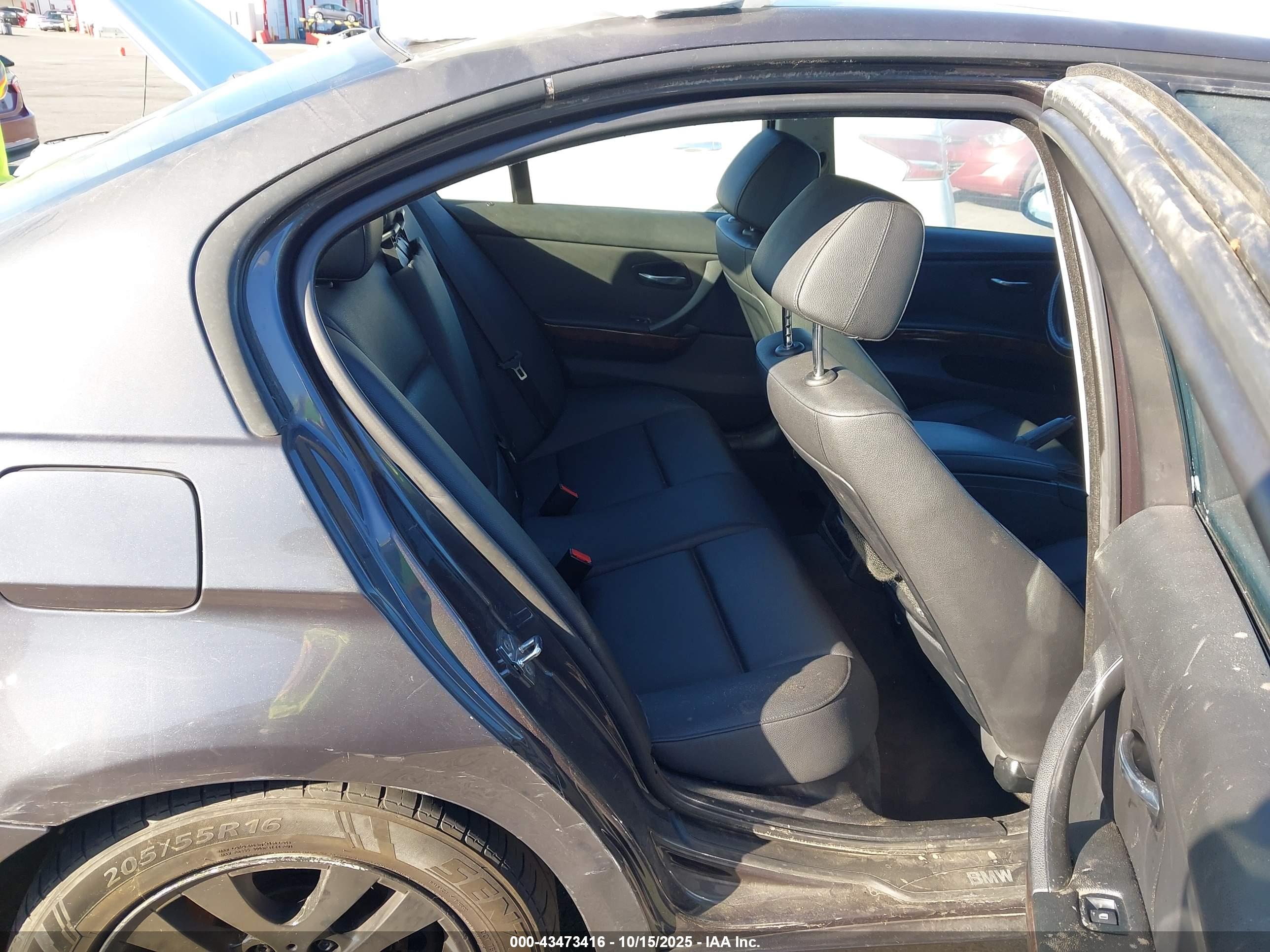 BMW 325I image 8