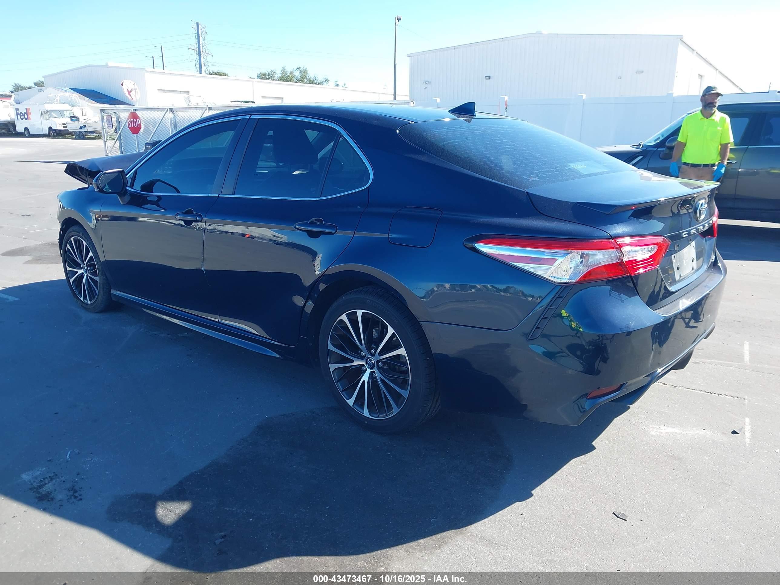 TOYOTA CAMRY image 3
