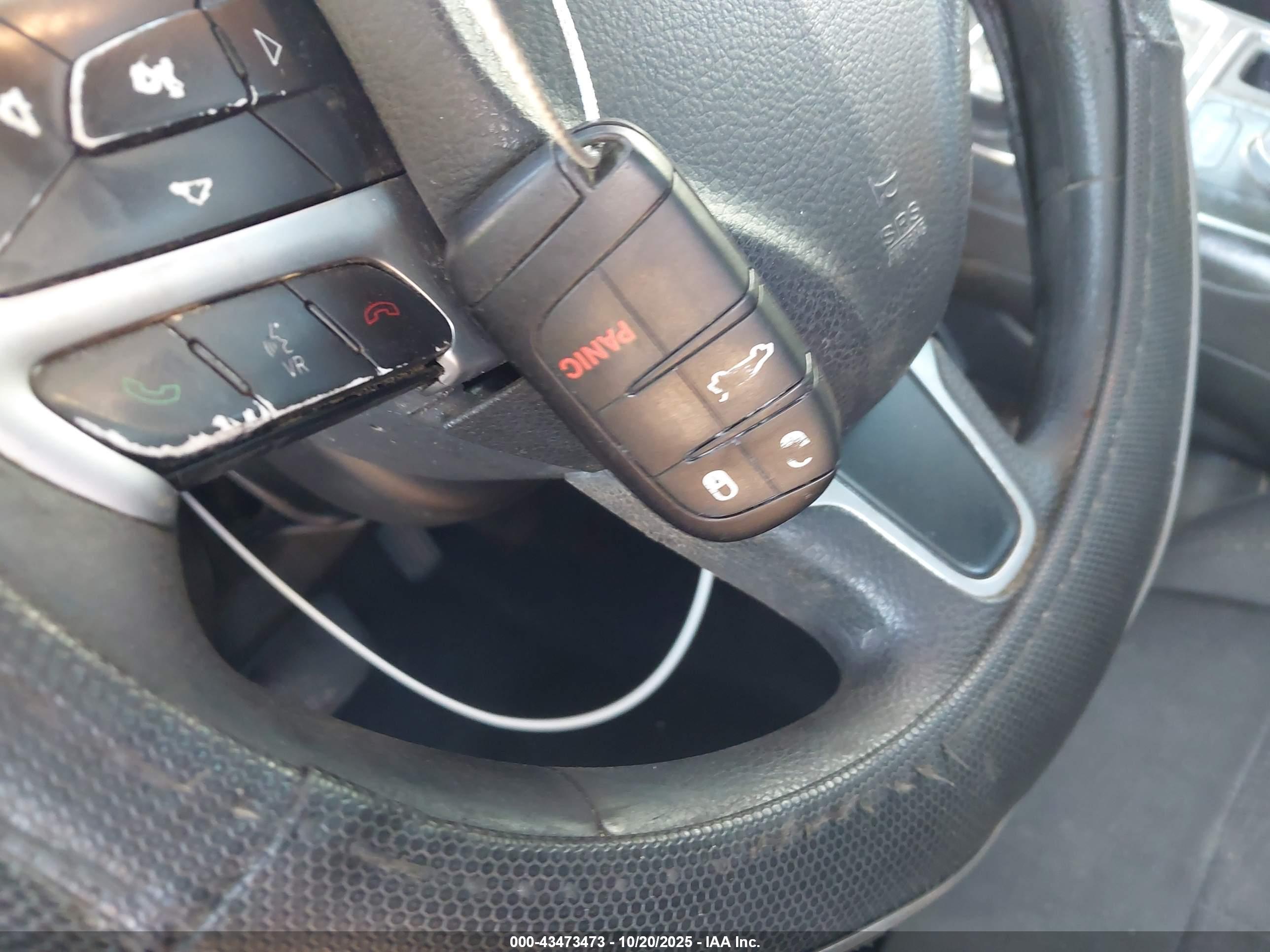 CHRYSLER 200 image 11