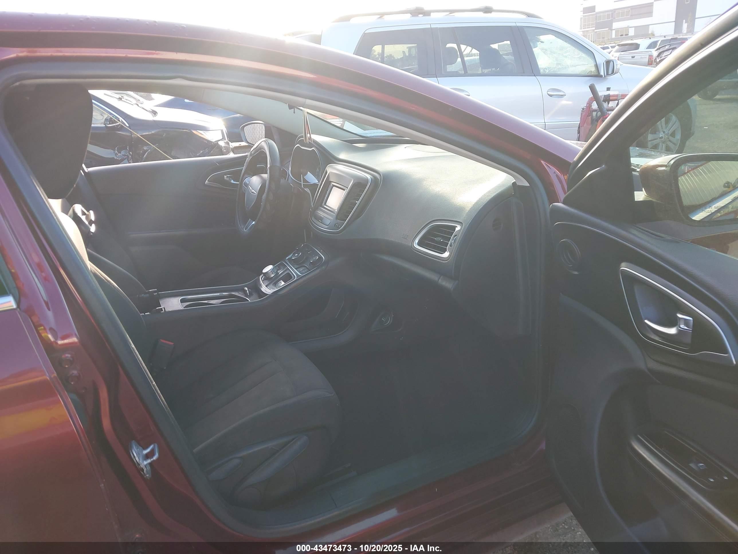 CHRYSLER 200 image 5