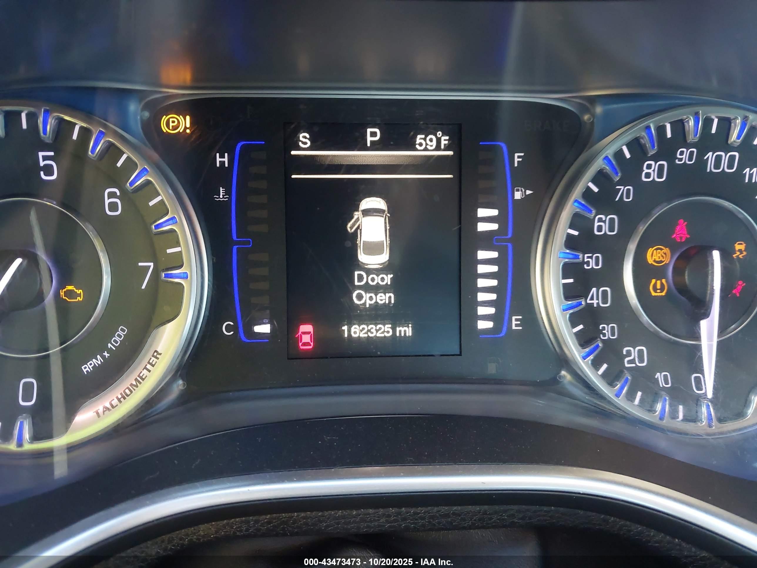 CHRYSLER 200 image 7