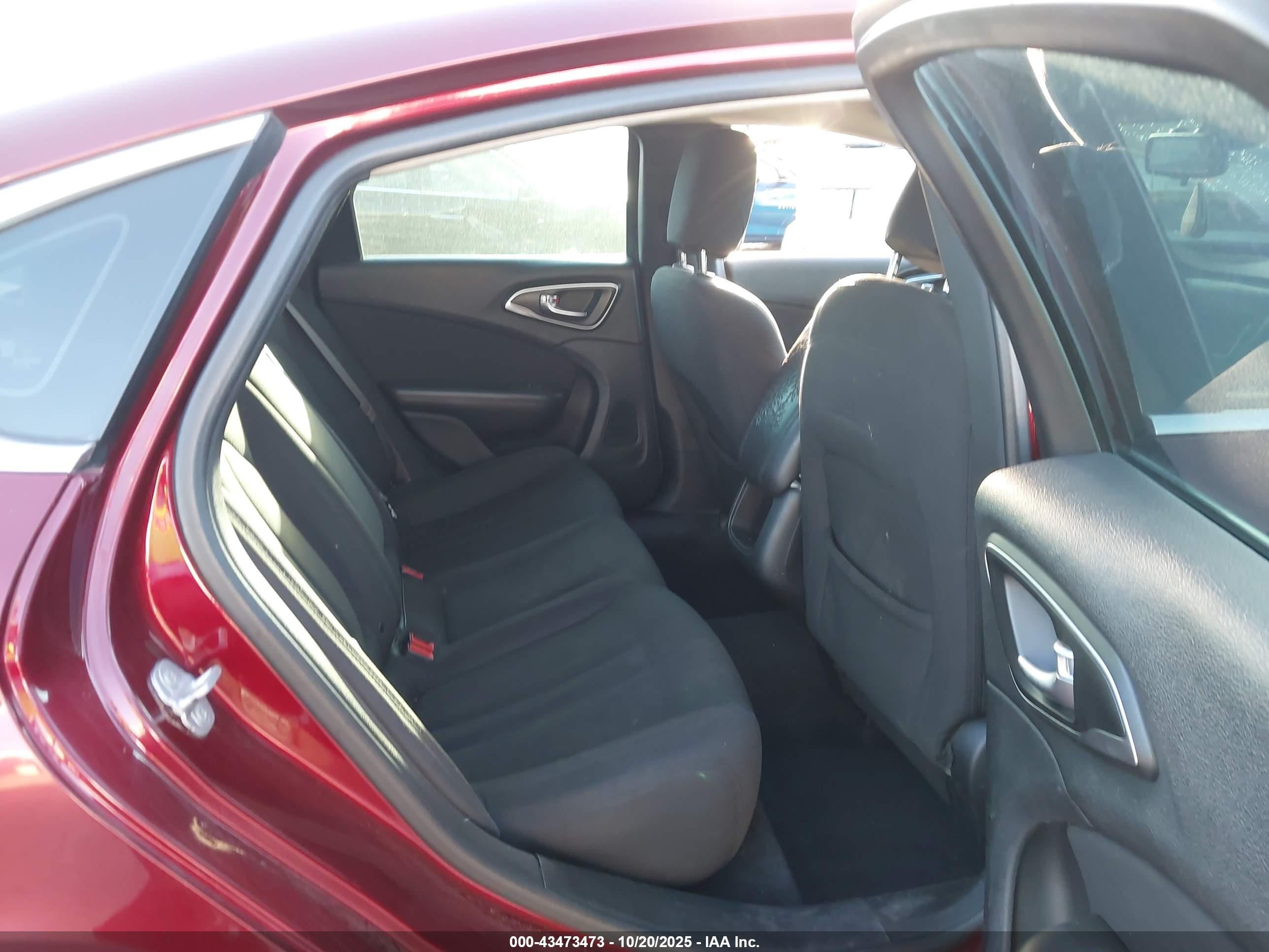 CHRYSLER 200 image 8