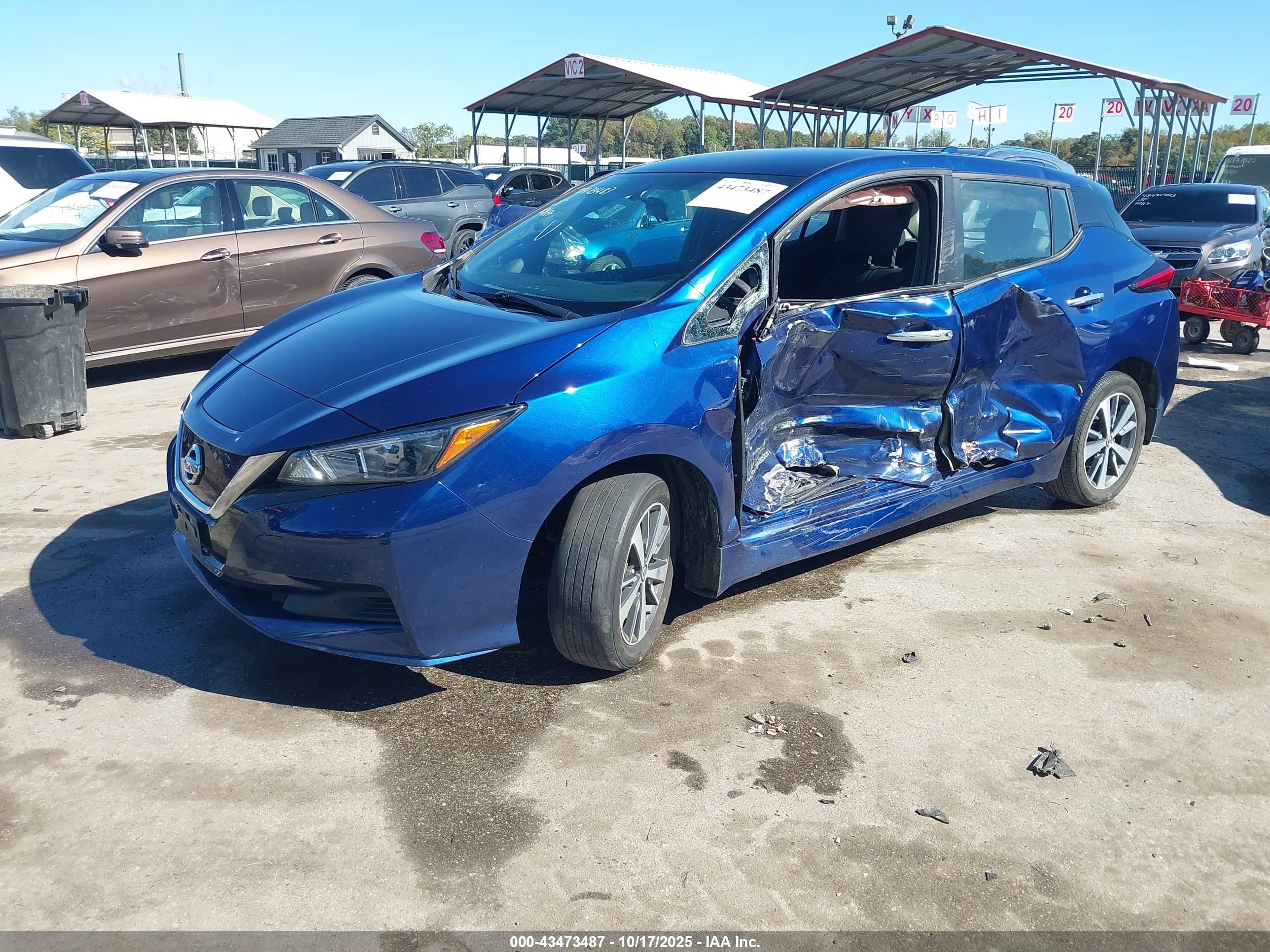 NISSAN LEAF image 2