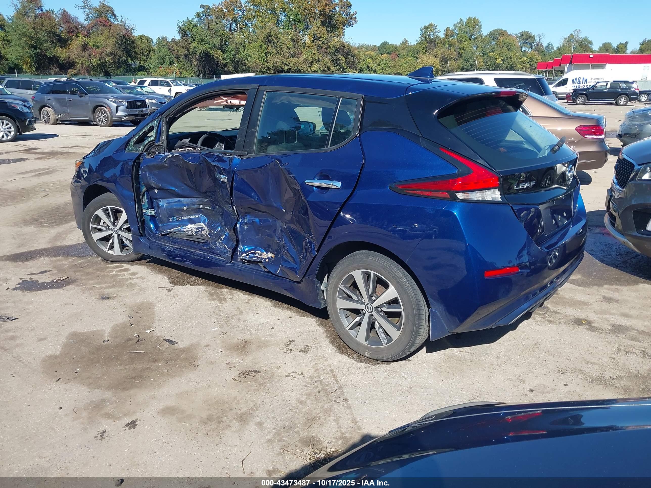 NISSAN LEAF image 3