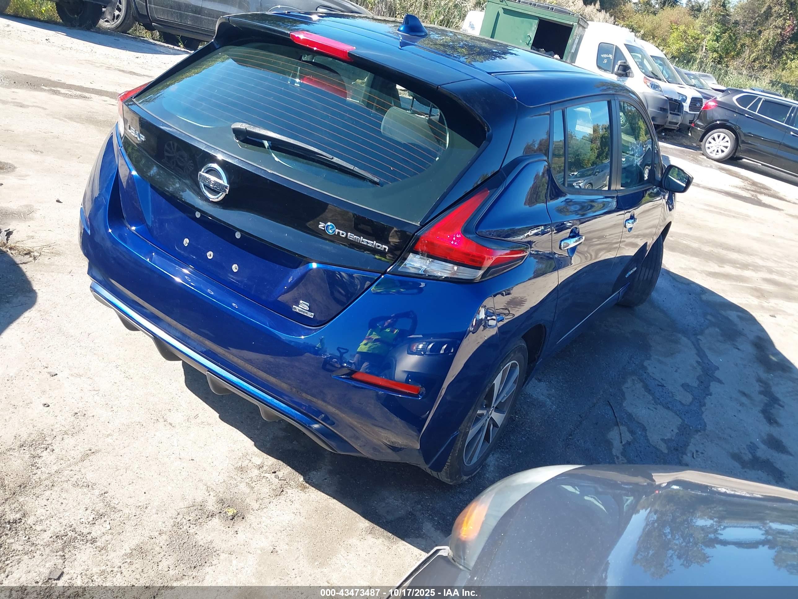 NISSAN LEAF image 4