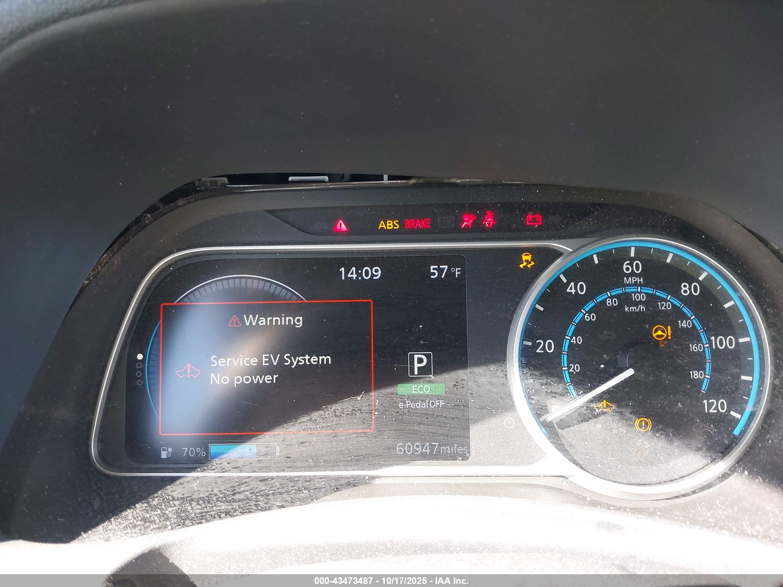 NISSAN LEAF image 7