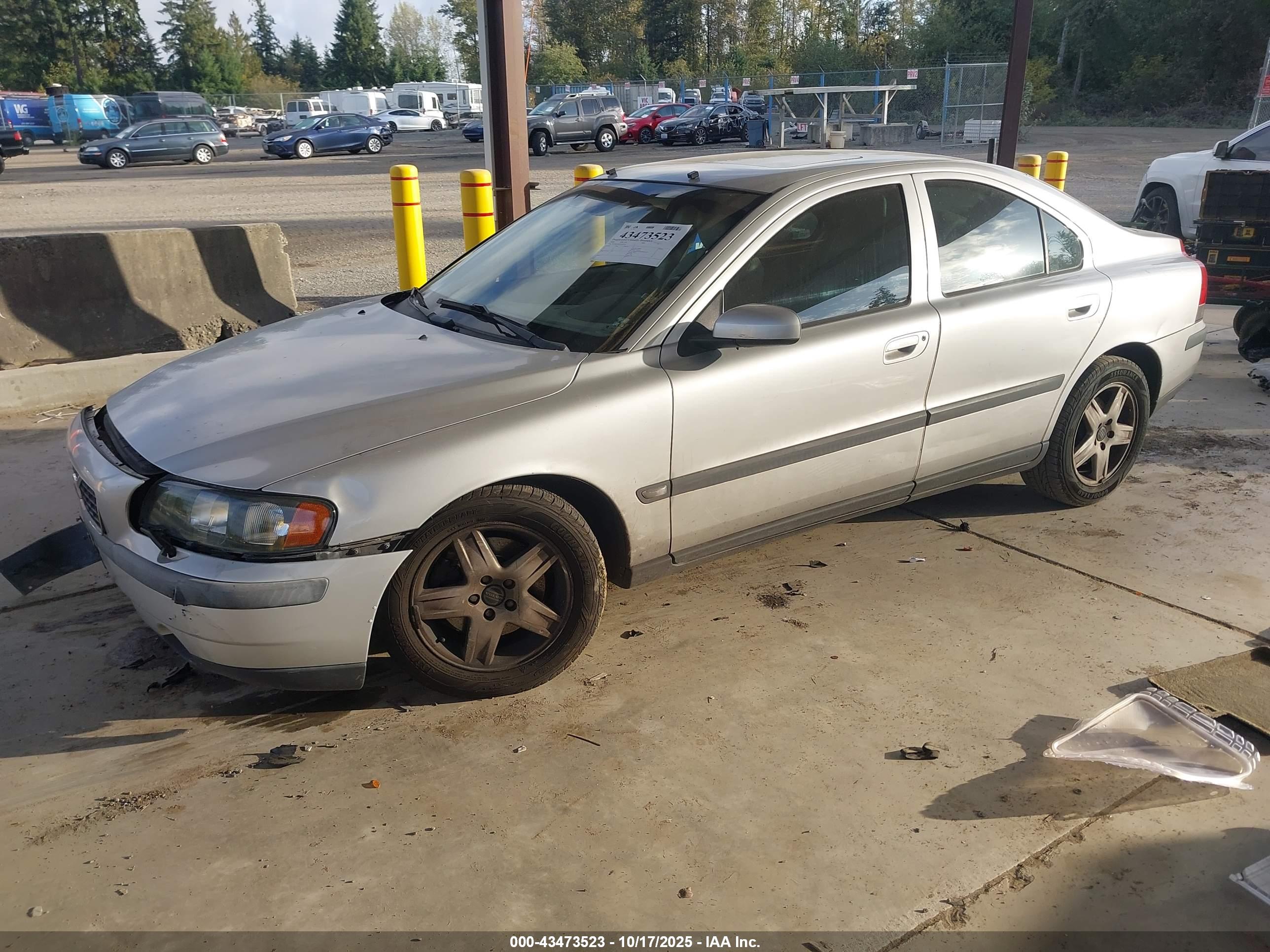 VOLVO S60 image 2