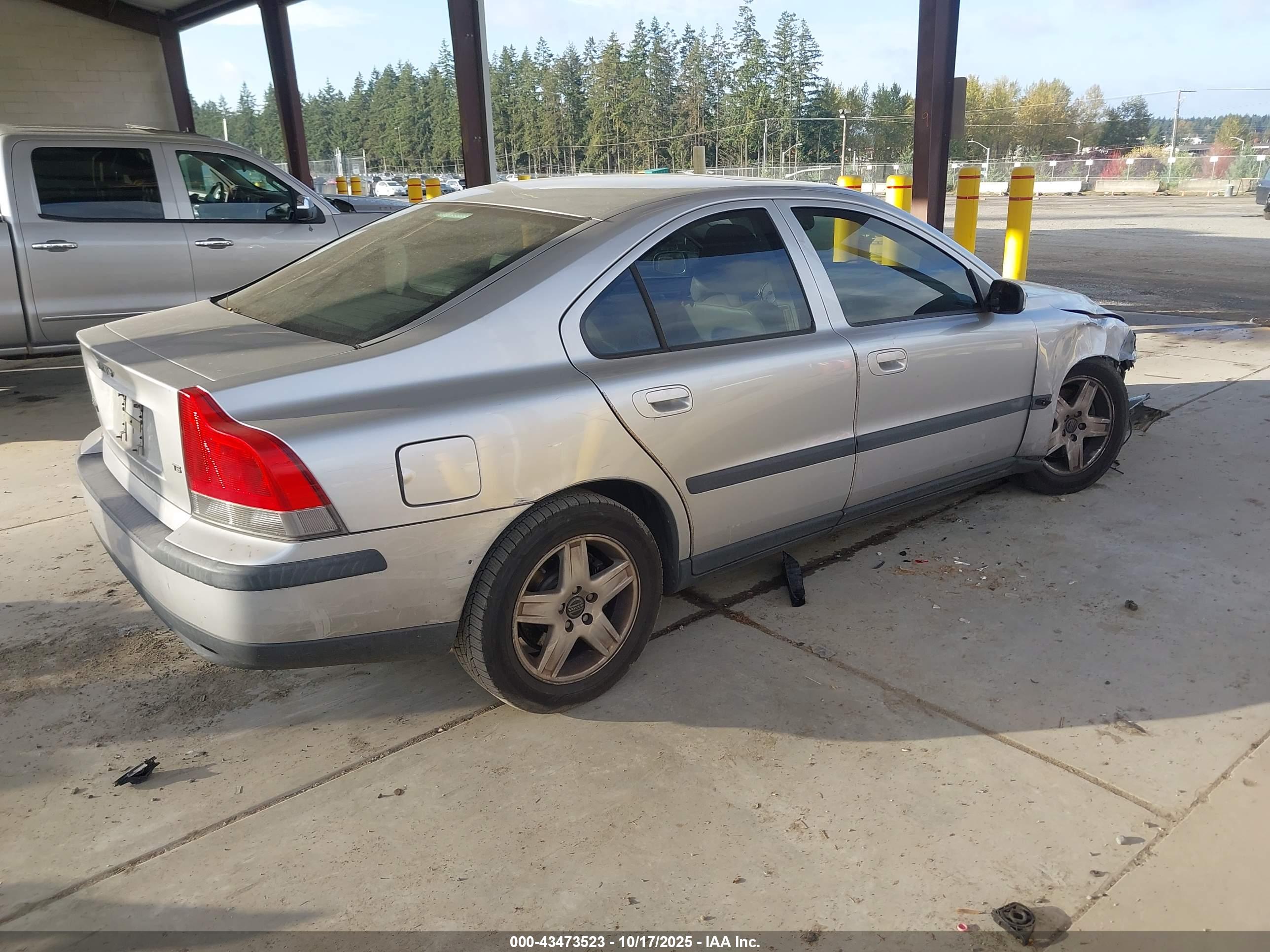 VOLVO S60 image 4