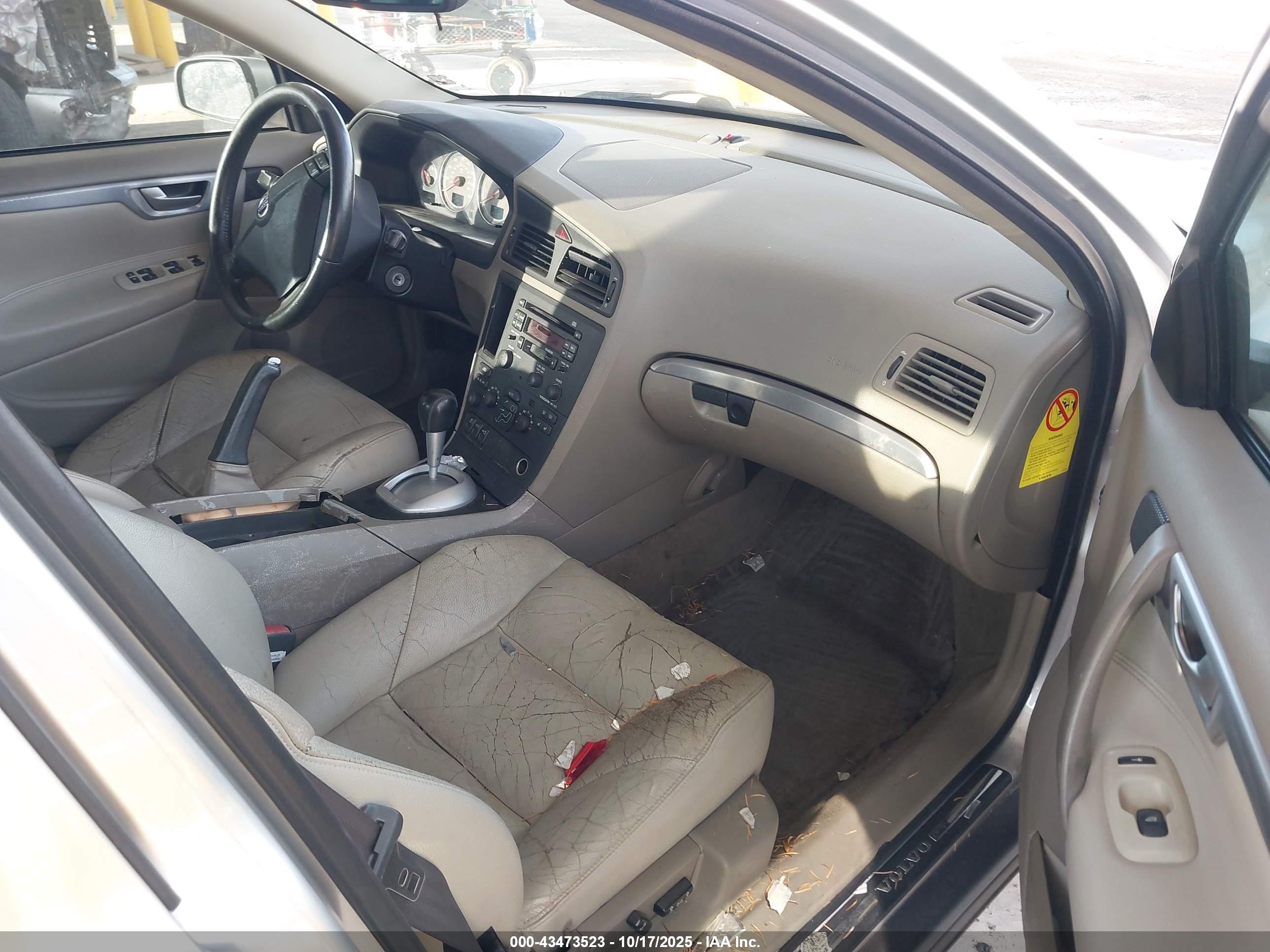 VOLVO S60 image 5