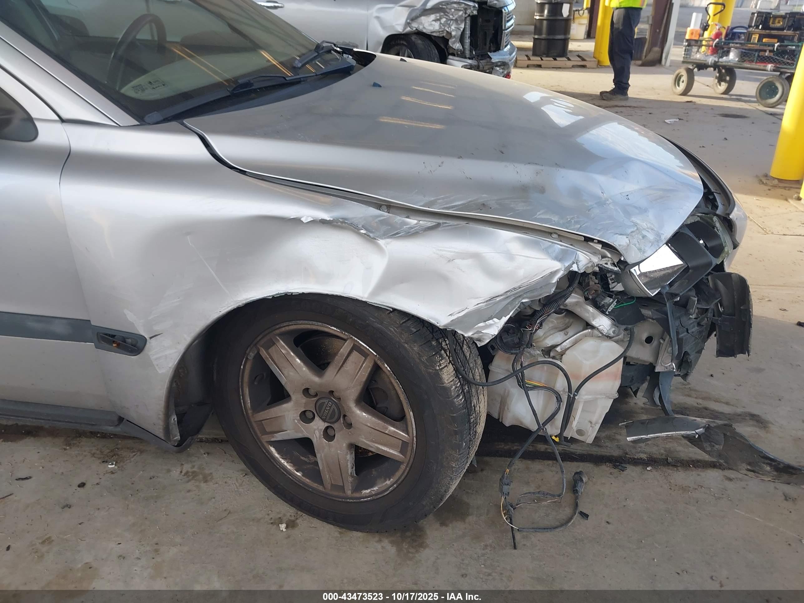 VOLVO S60 image 6