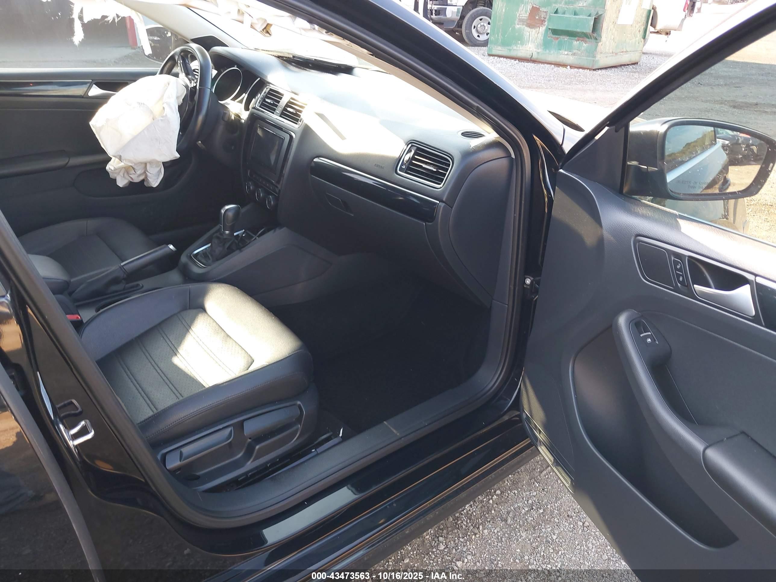 VOLKSWAGEN JETTA image 5