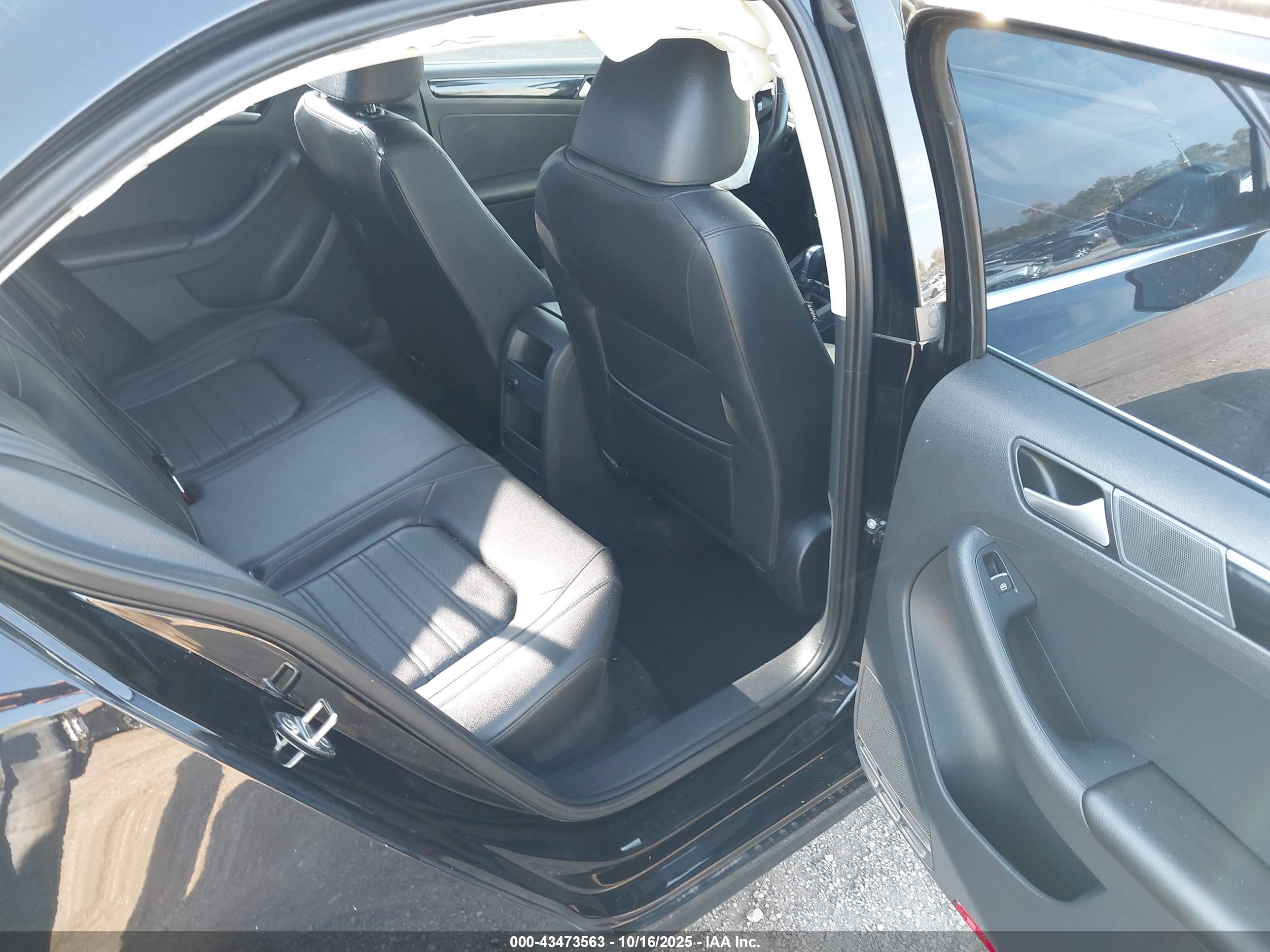 VOLKSWAGEN JETTA image 8