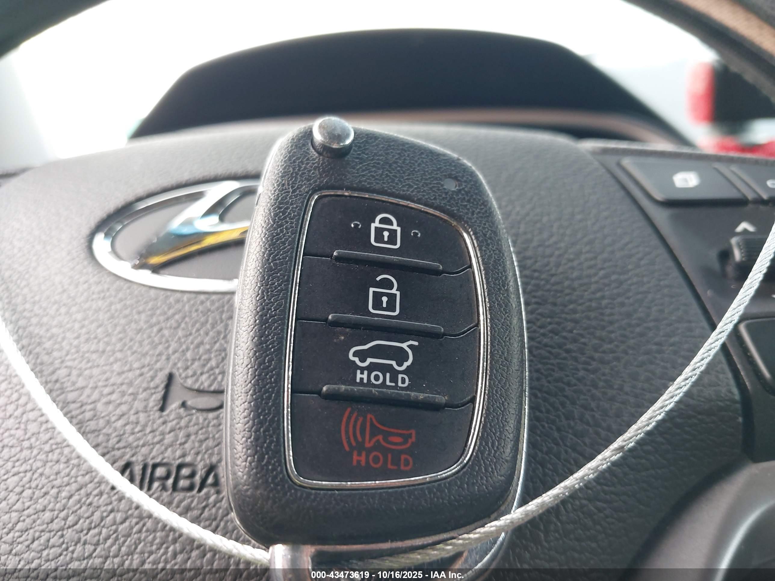 HYUNDAI TUCSON image 11