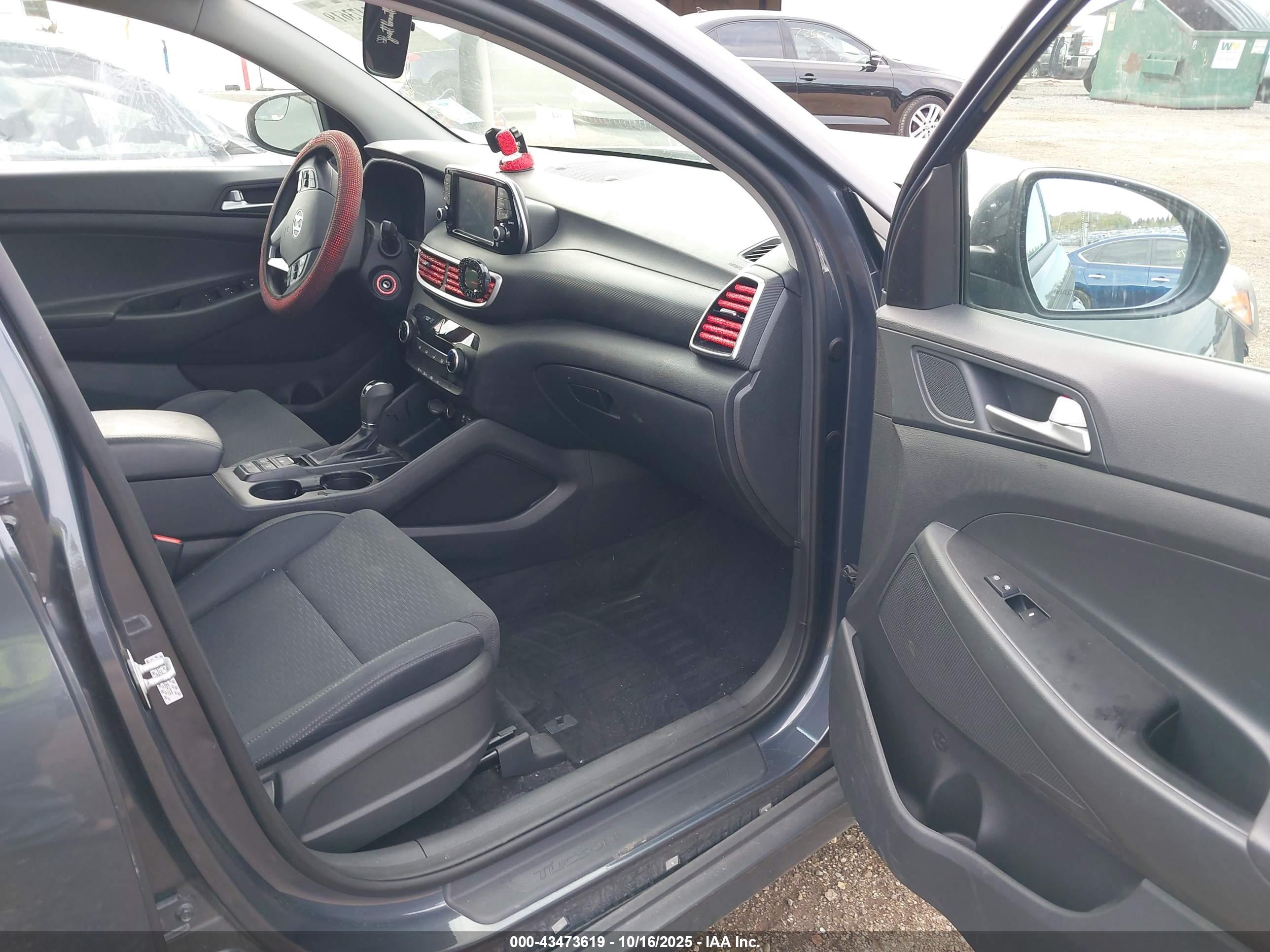HYUNDAI TUCSON image 5