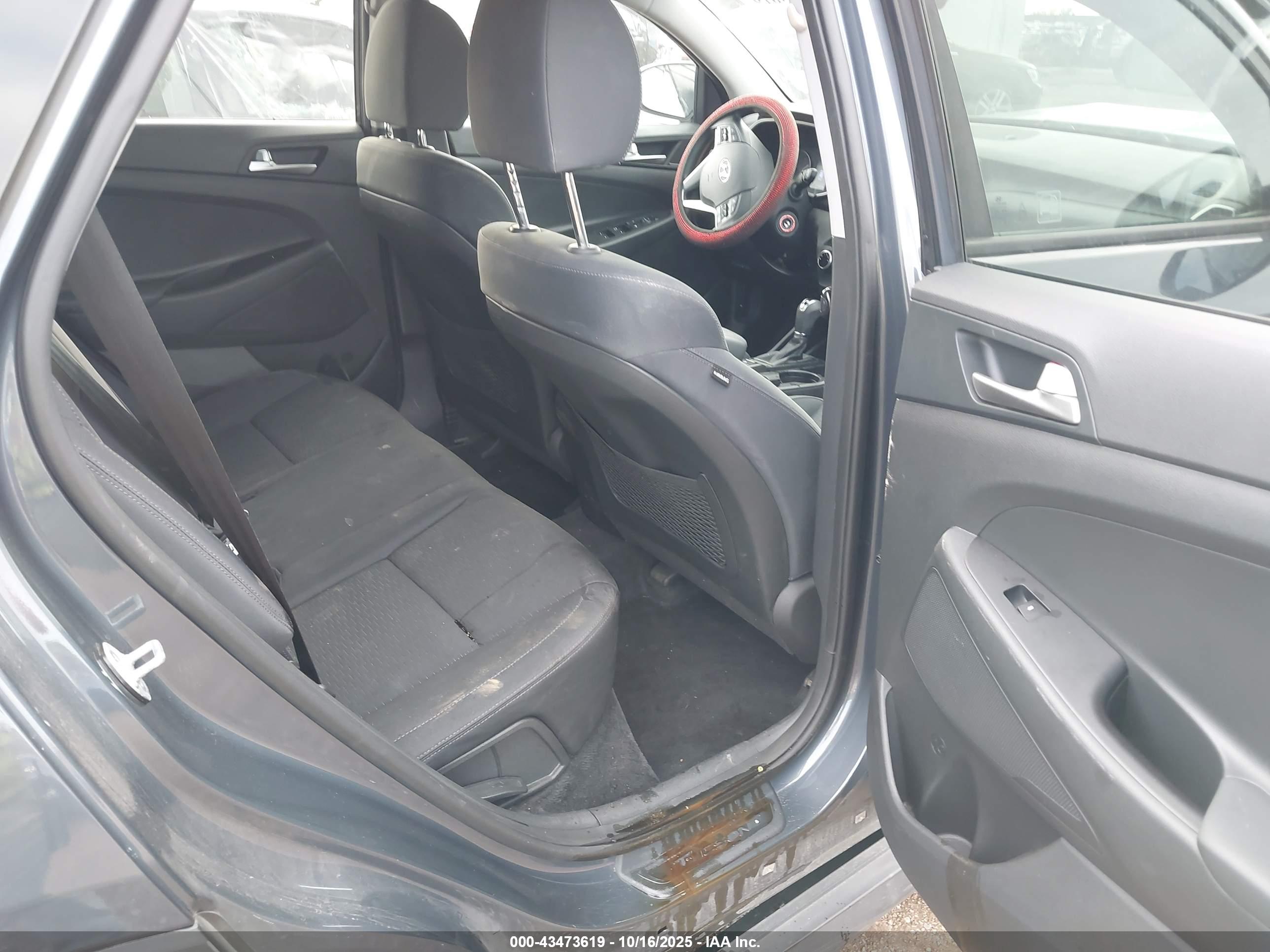 HYUNDAI TUCSON image 8