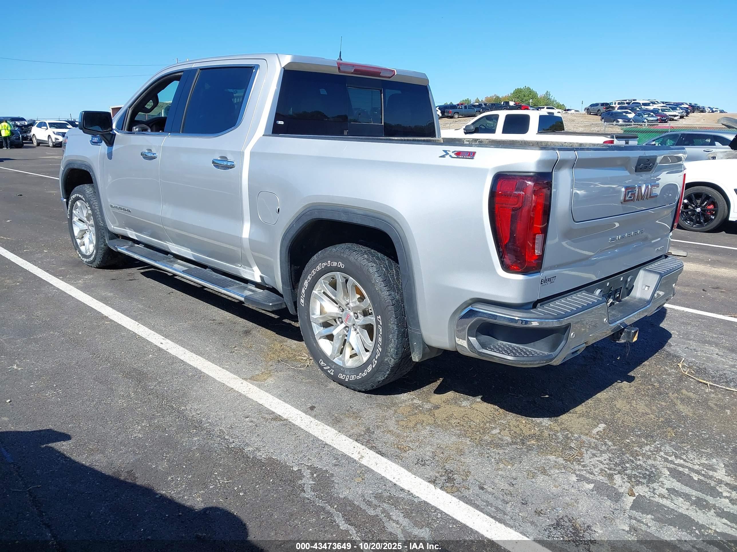 GMC SIERRA image 3