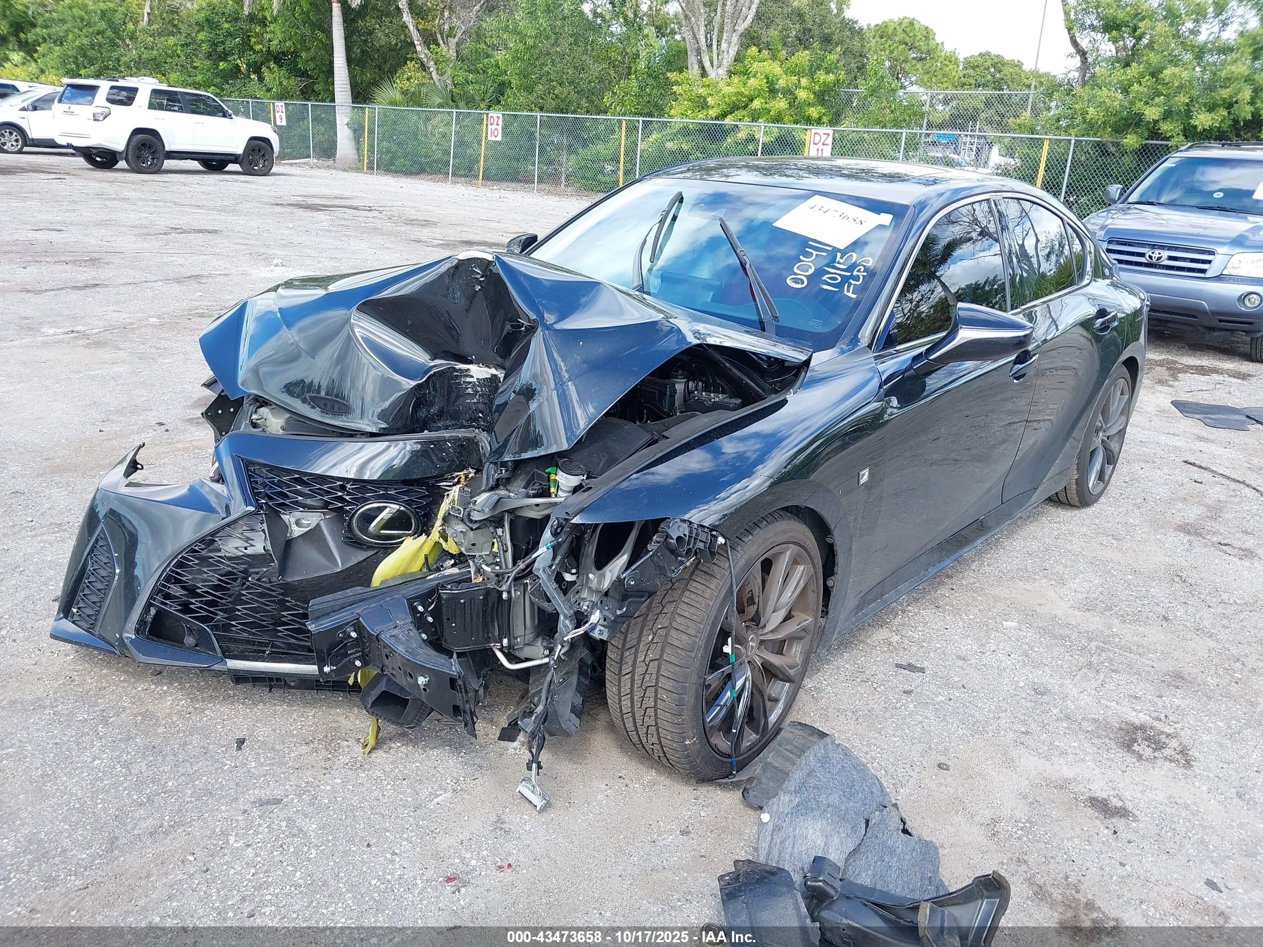 LEXUS IS image 2