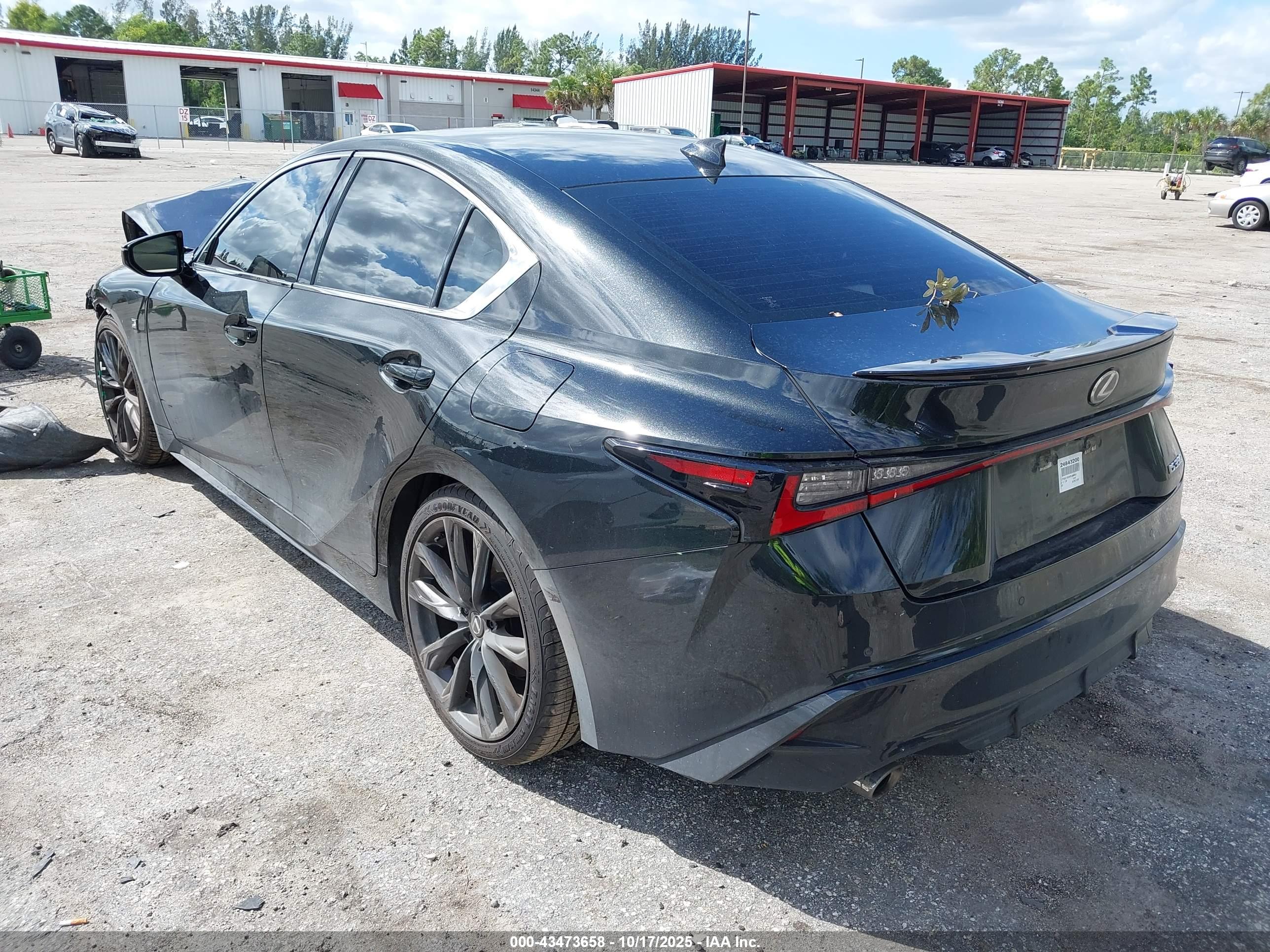 LEXUS IS image 3