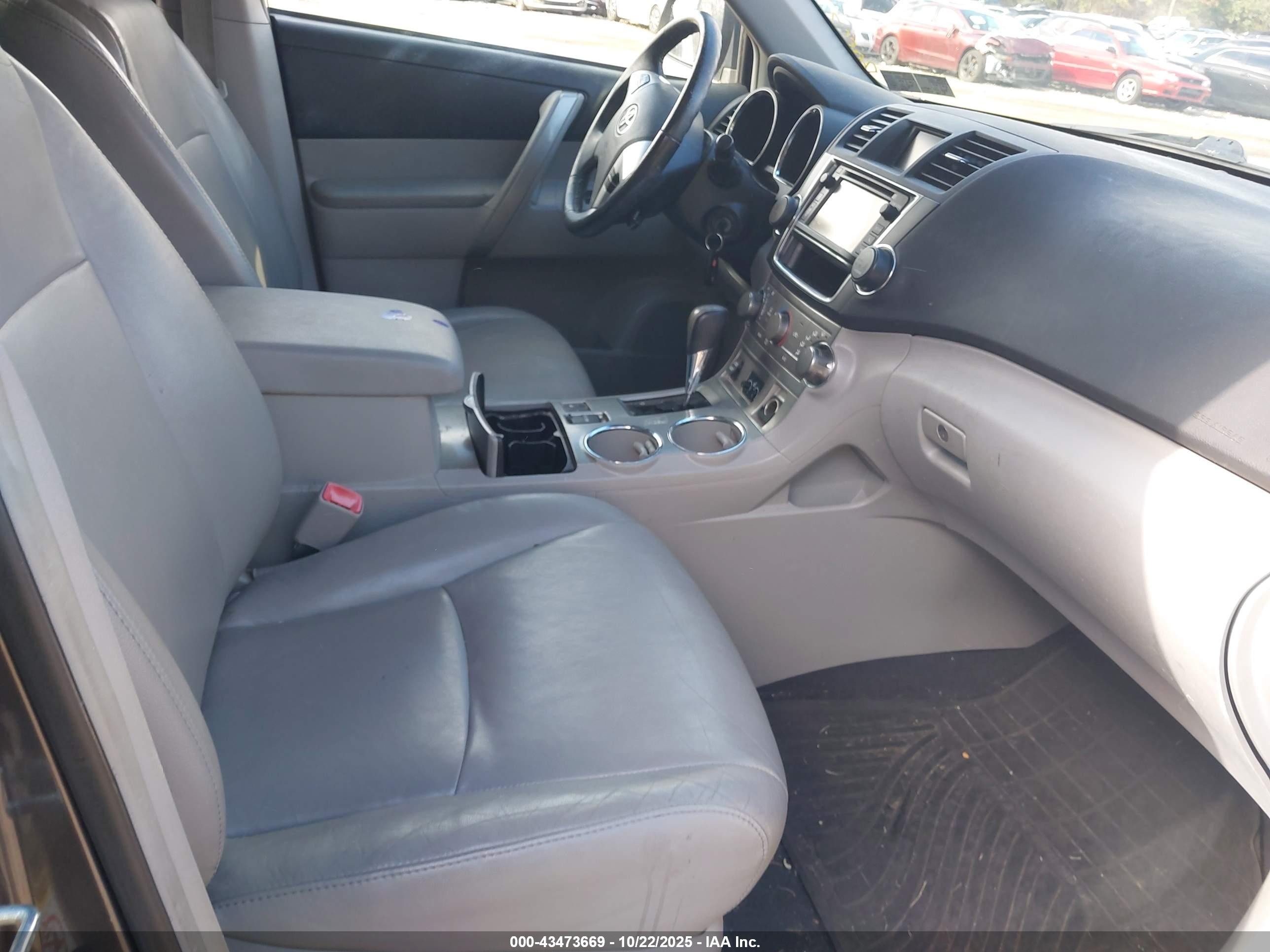 TOYOTA HIGHLANDER image 5