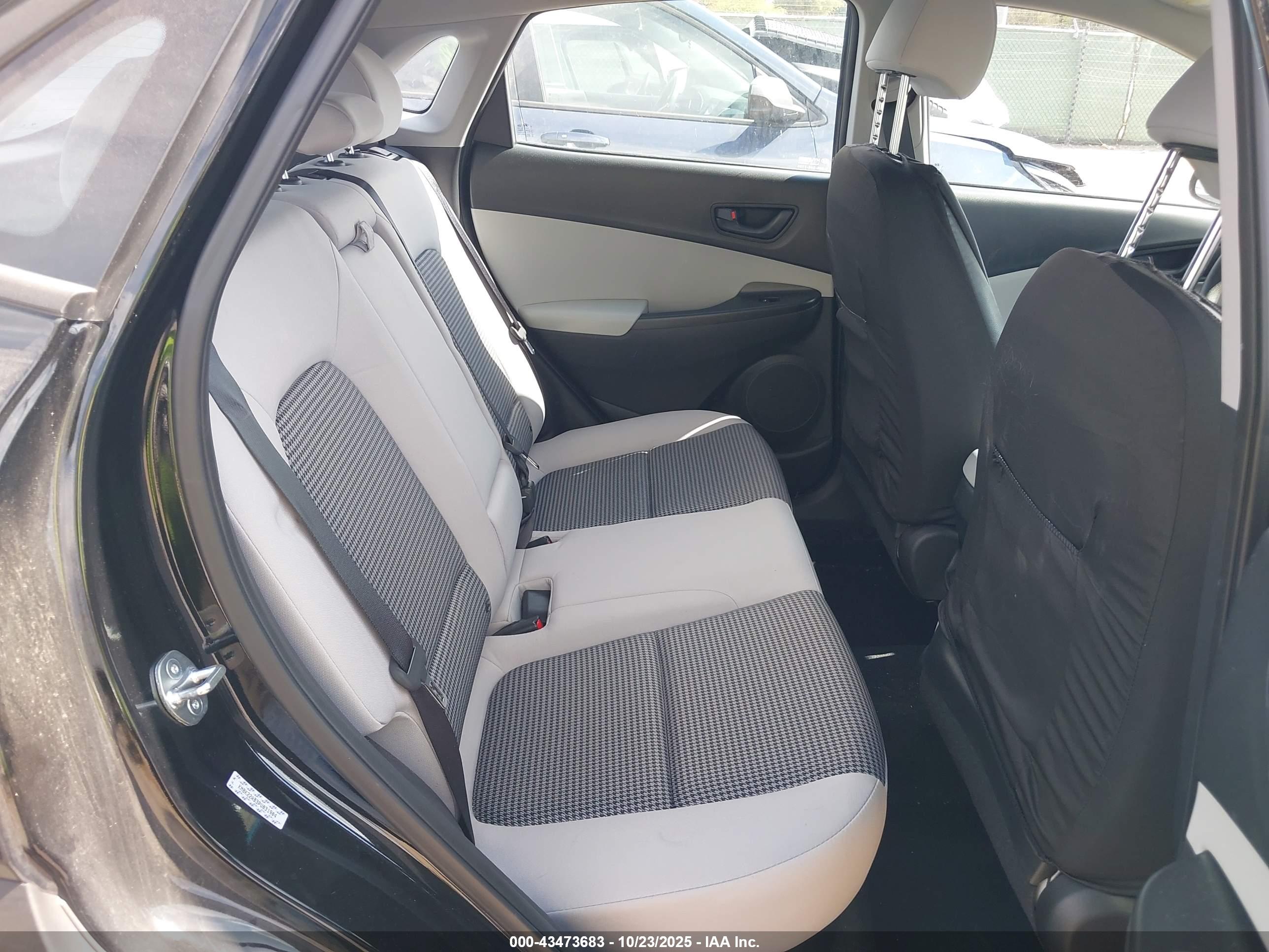 HYUNDAI KONA image 8