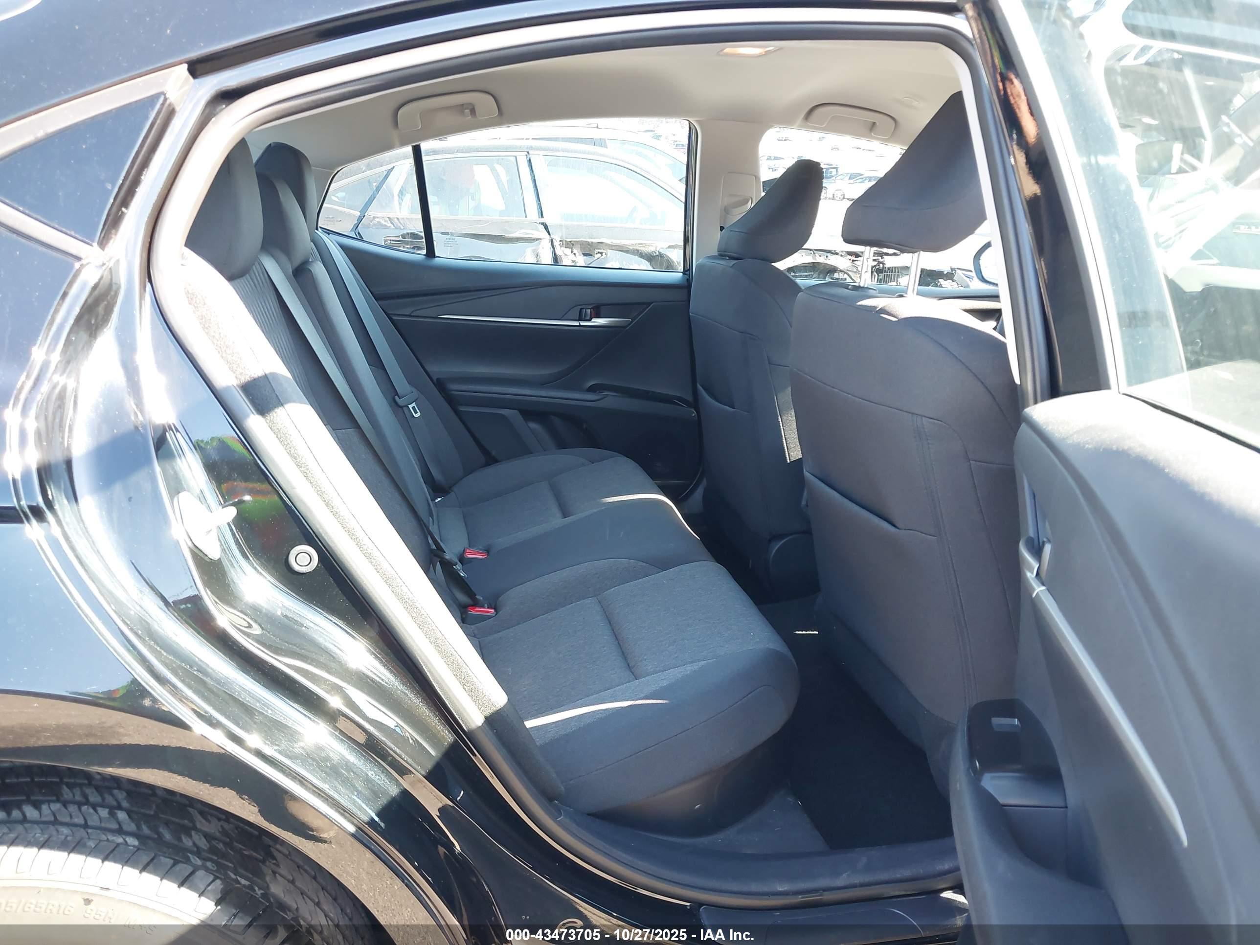 TOYOTA CAMRY image 8