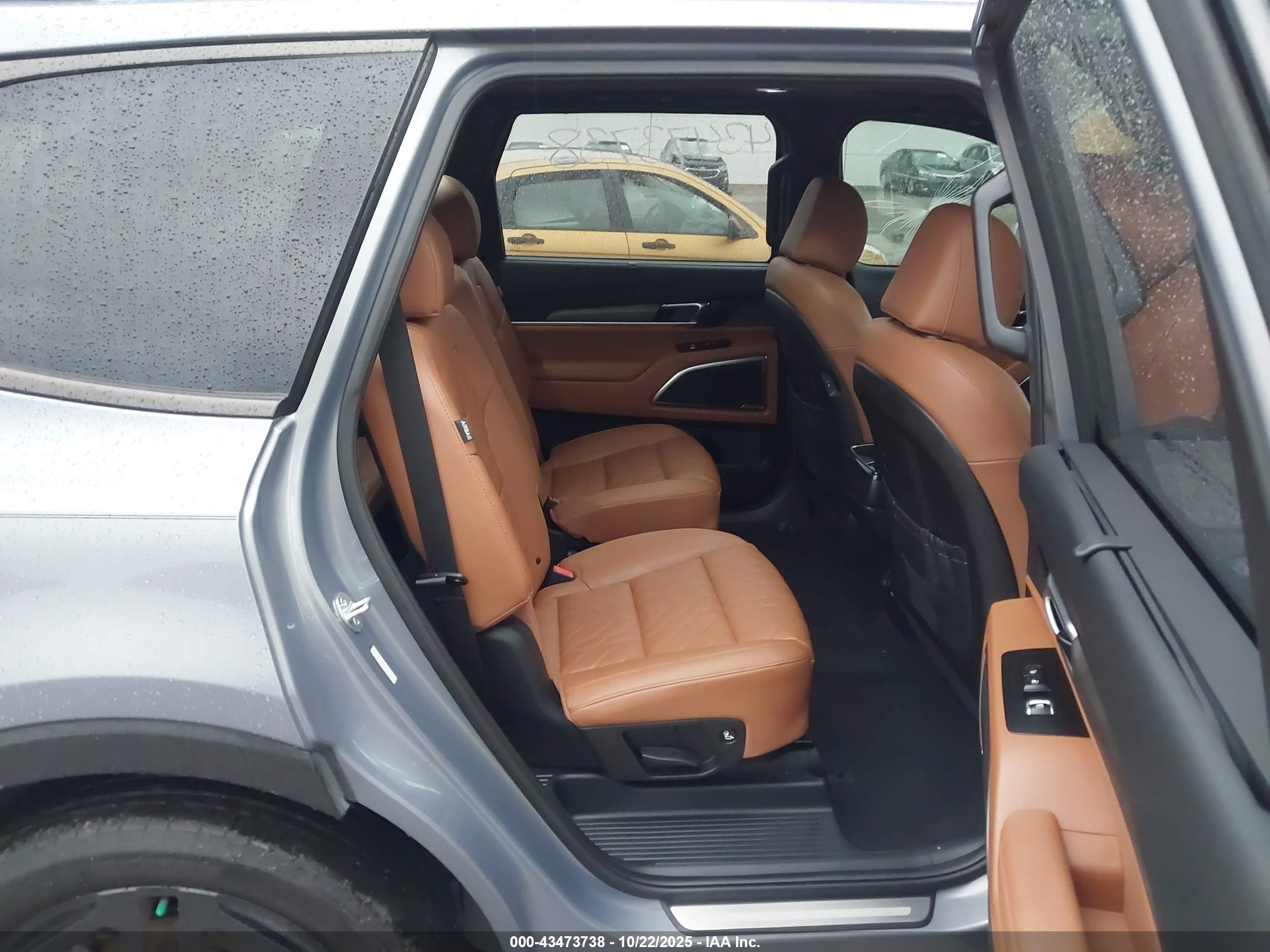 KIA TELLURIDE image 8