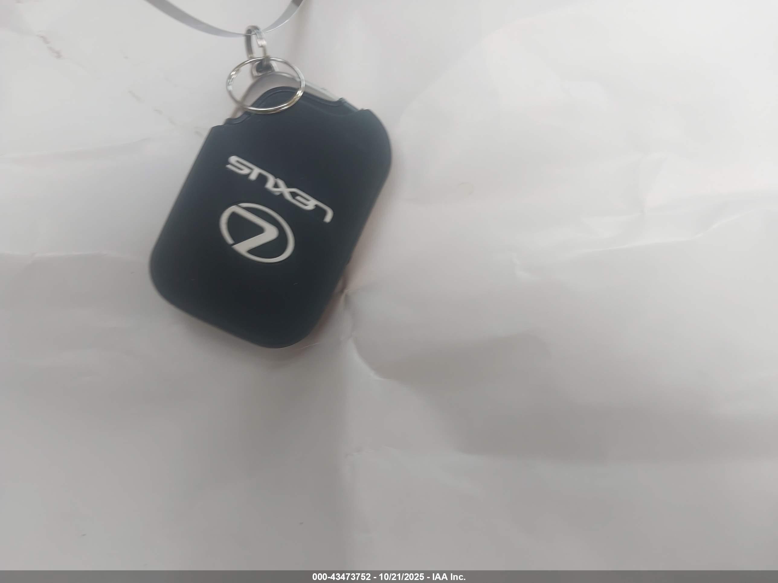 LEXUS ES image 11