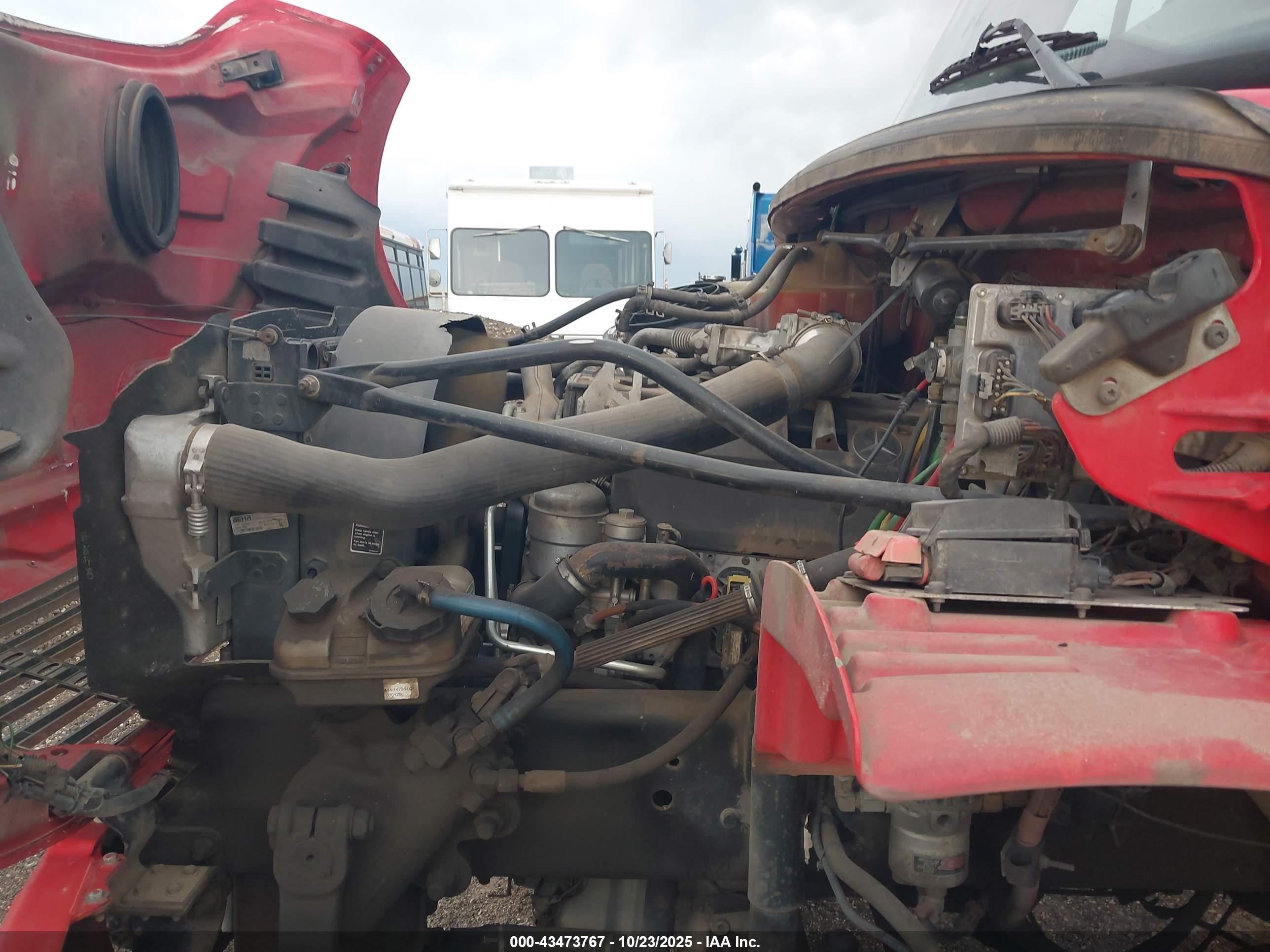 FREIGHTLINER M2 image 10