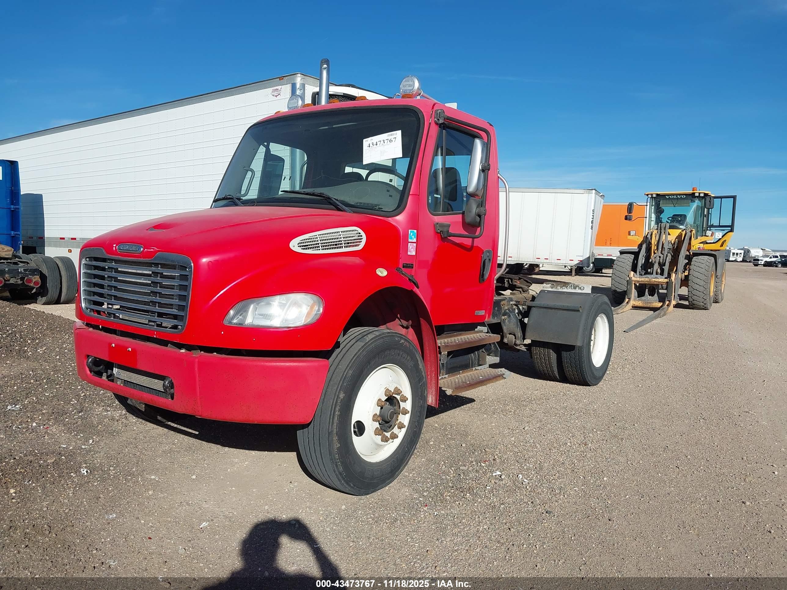 FREIGHTLINER M2 image 2