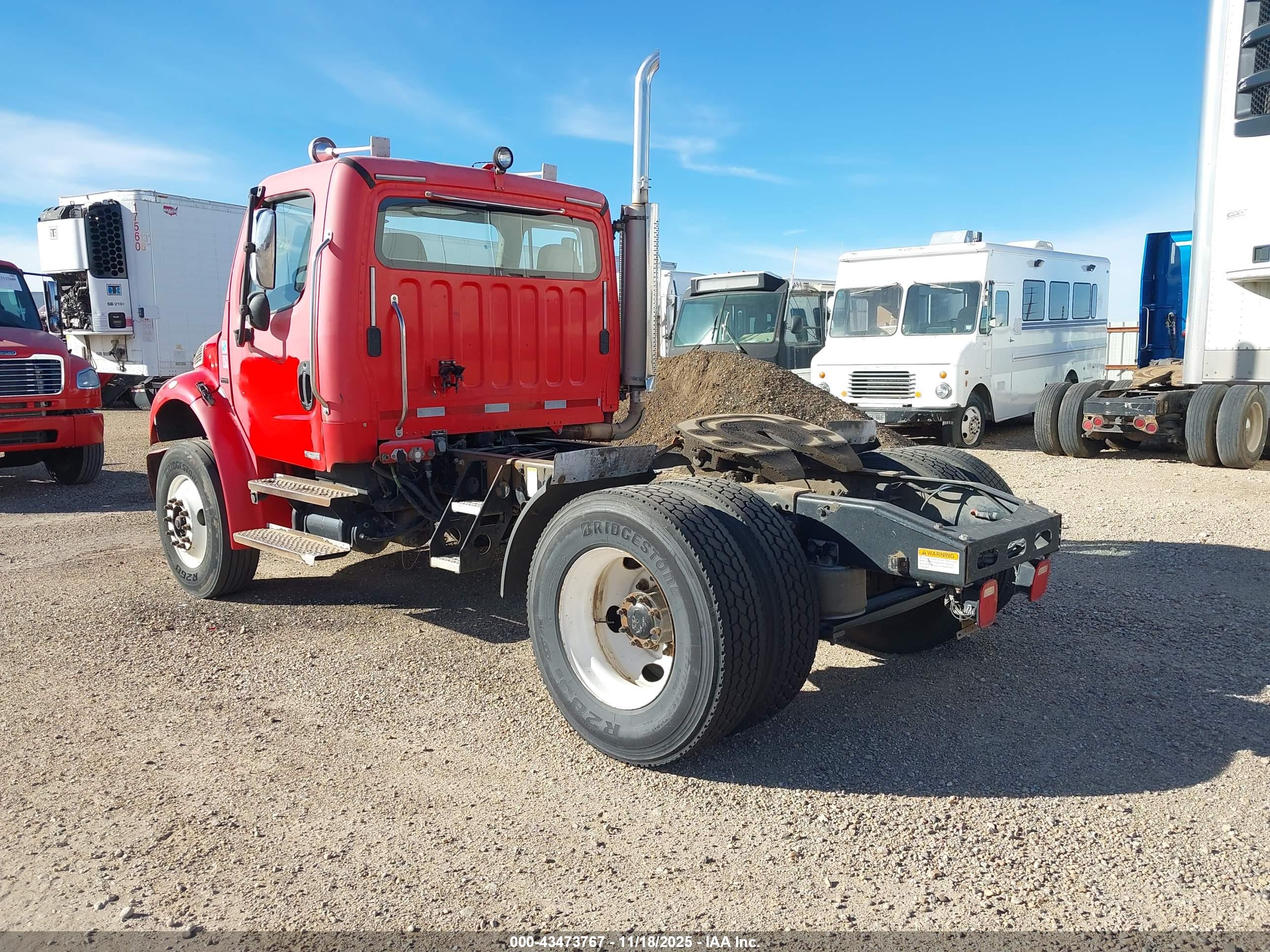 FREIGHTLINER M2 image 3