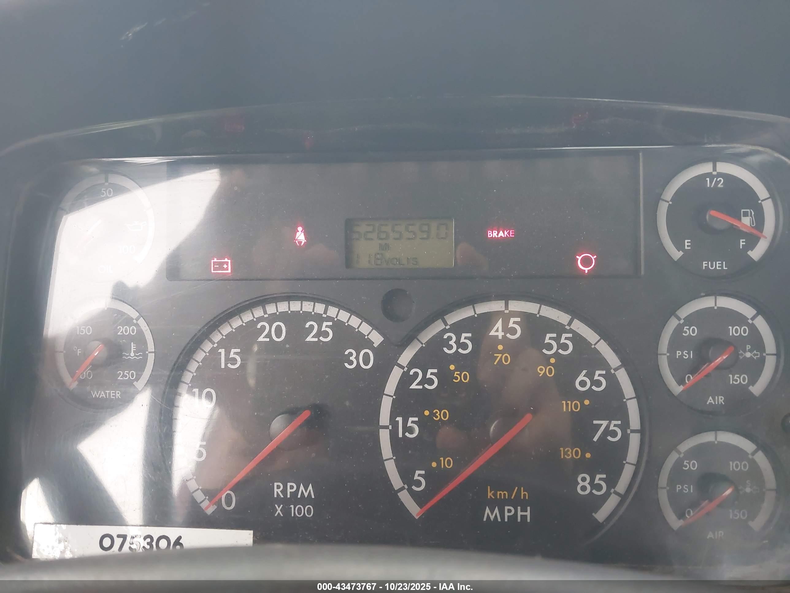 FREIGHTLINER M2 image 6