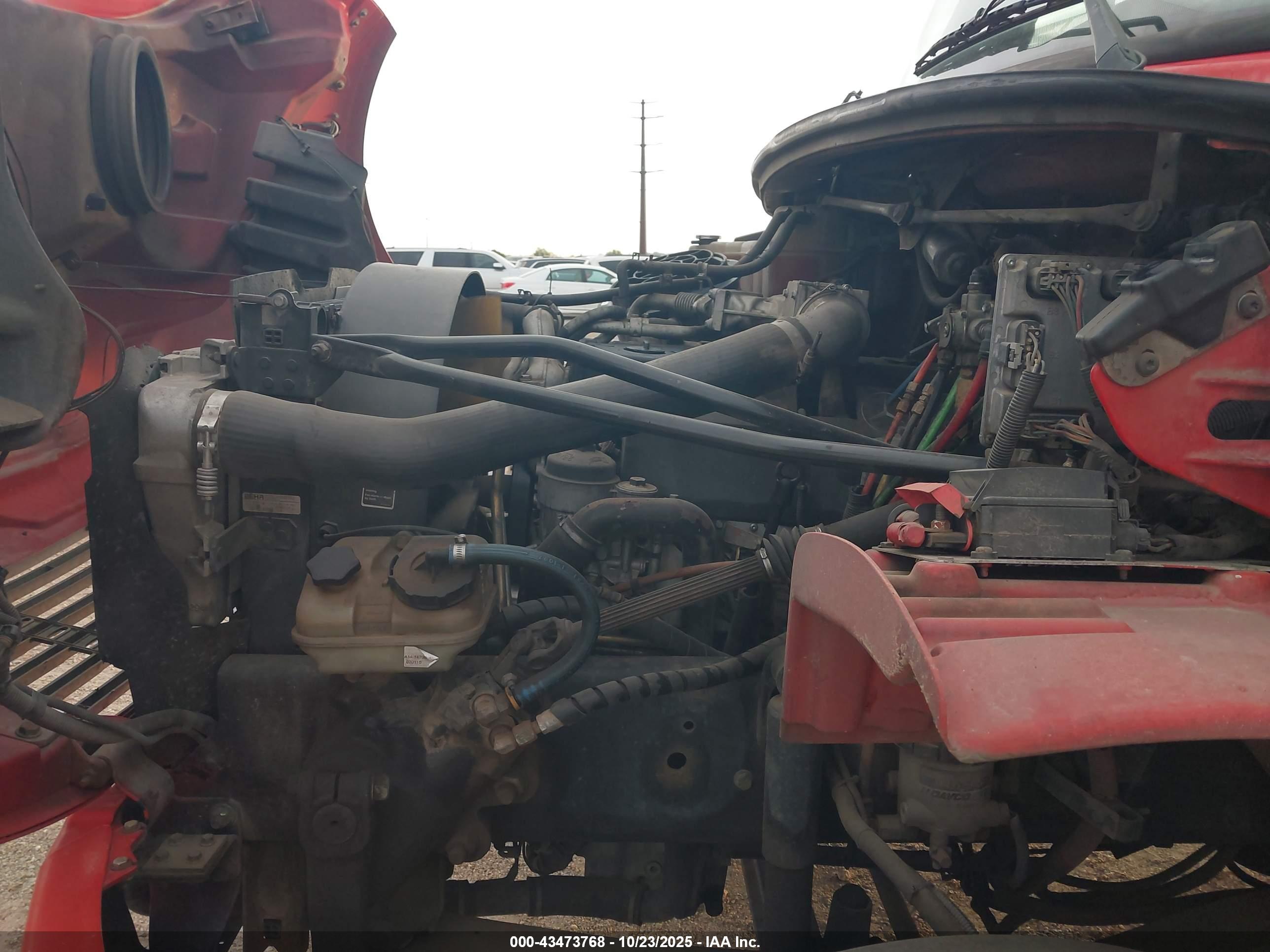 FREIGHTLINER M2 image 10