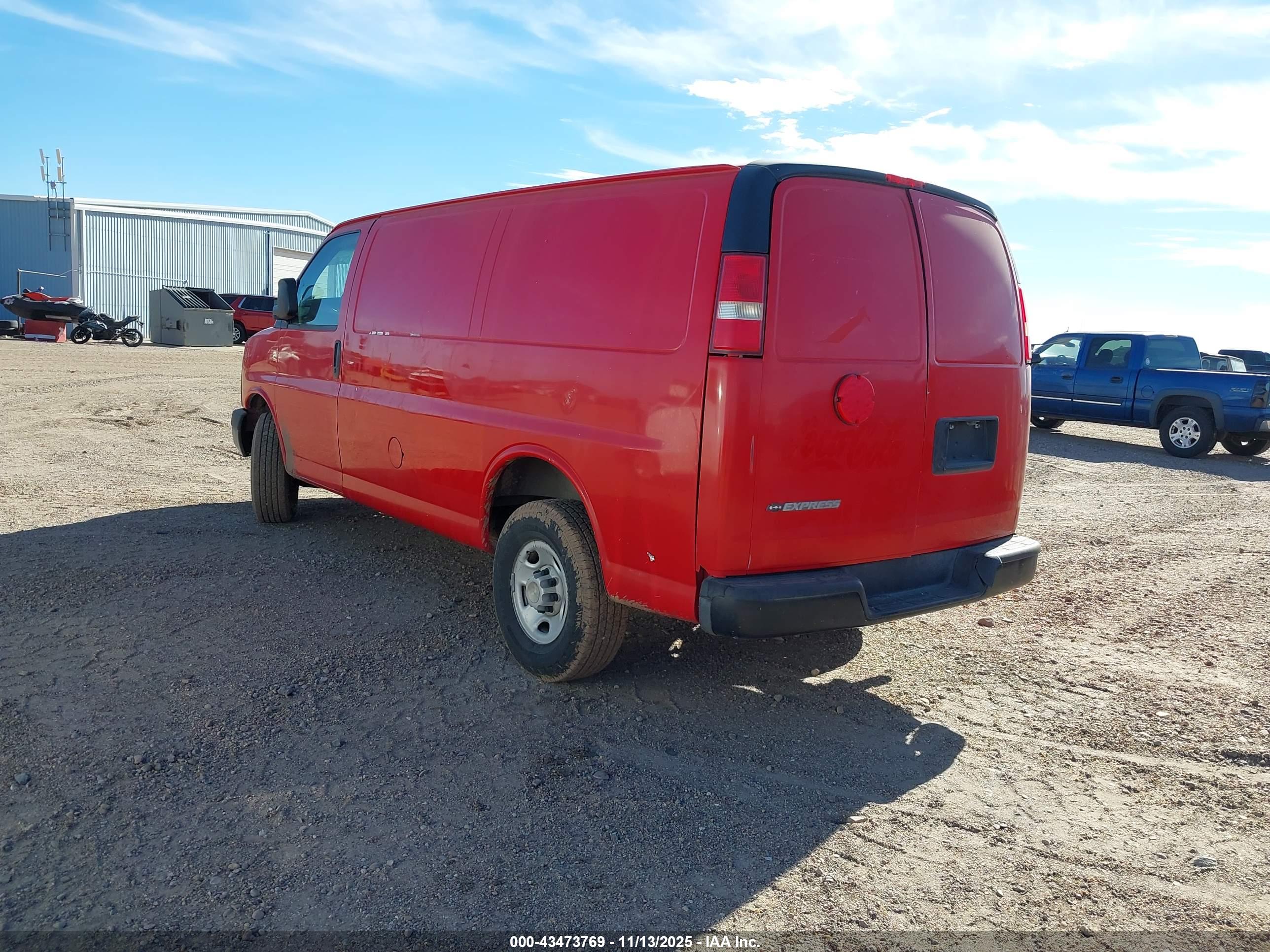 CHEVROLET EXPRESS image 3