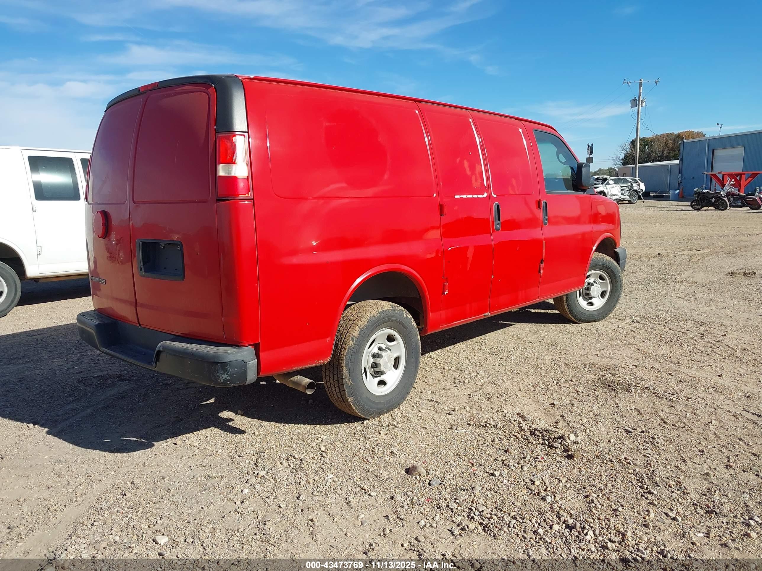 CHEVROLET EXPRESS image 4