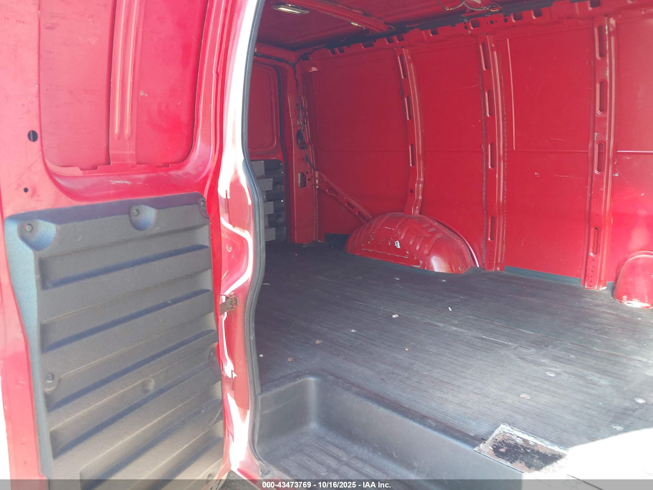 CHEVROLET EXPRESS image 8
